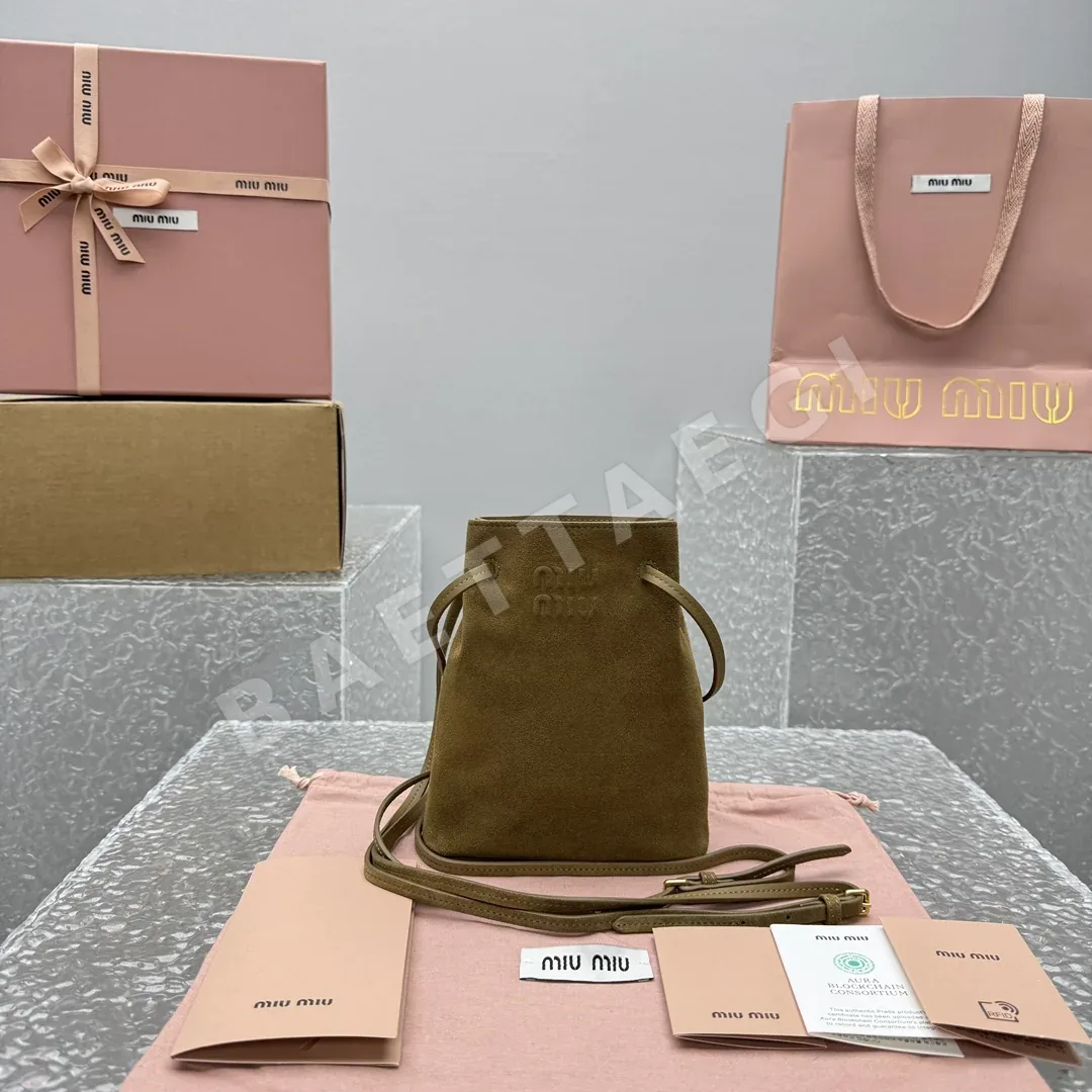 미우미우 프로스티드 티 브라운 버킷백 68379