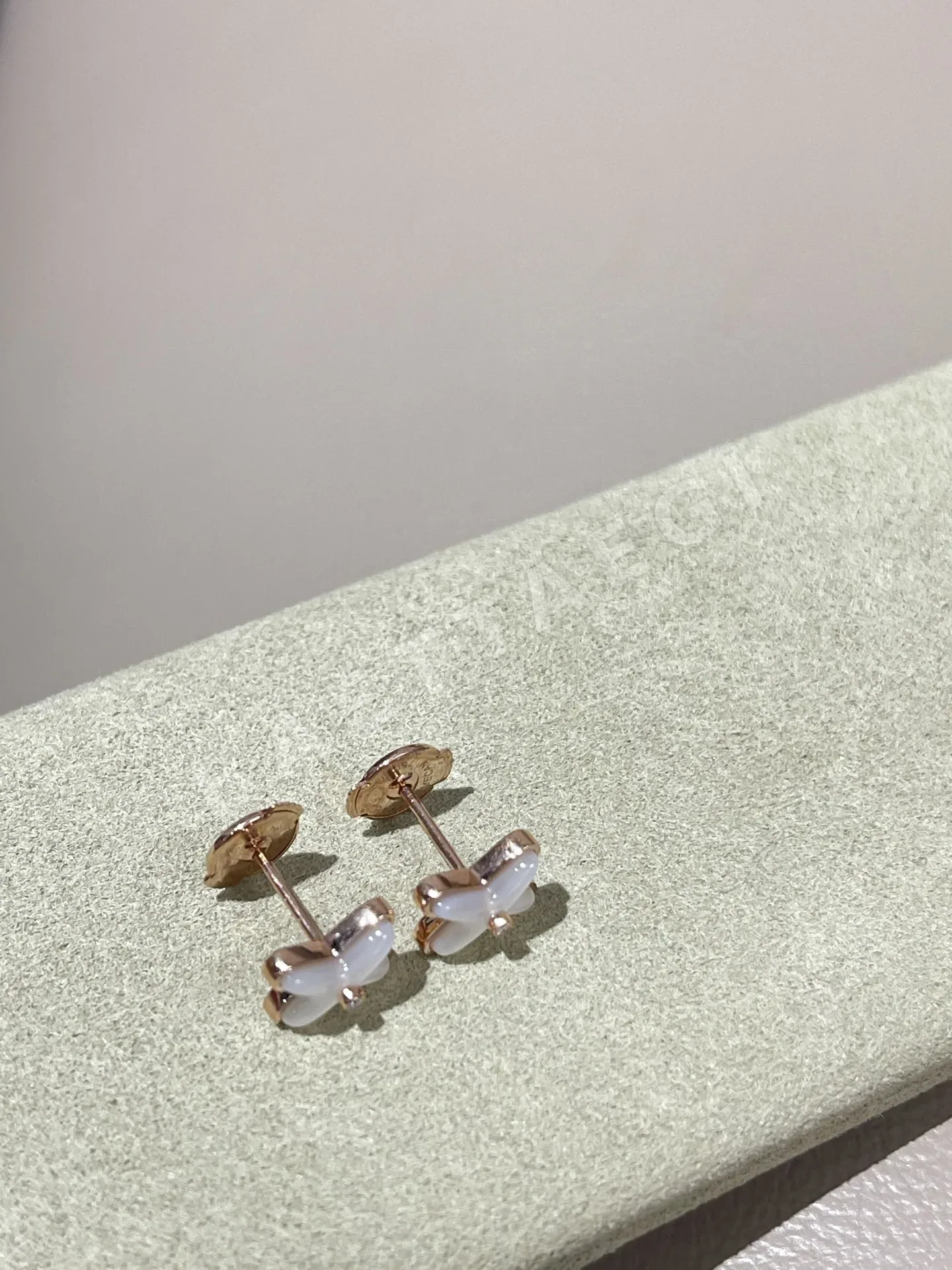쇼메 화이트 셸 귀걸이 상세 이미지 5