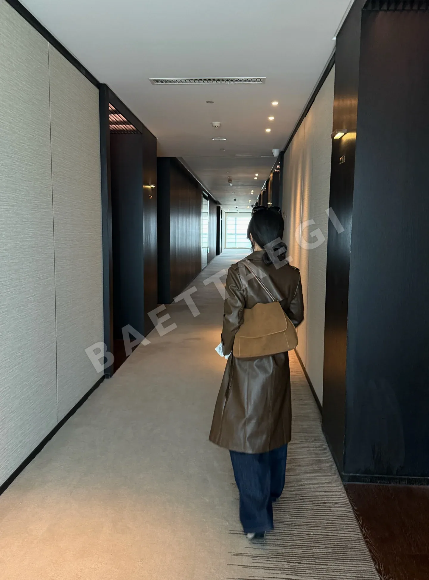 버버리 켄싱턴 가죽 트렌치 코트 자켓 상세 이미지 9