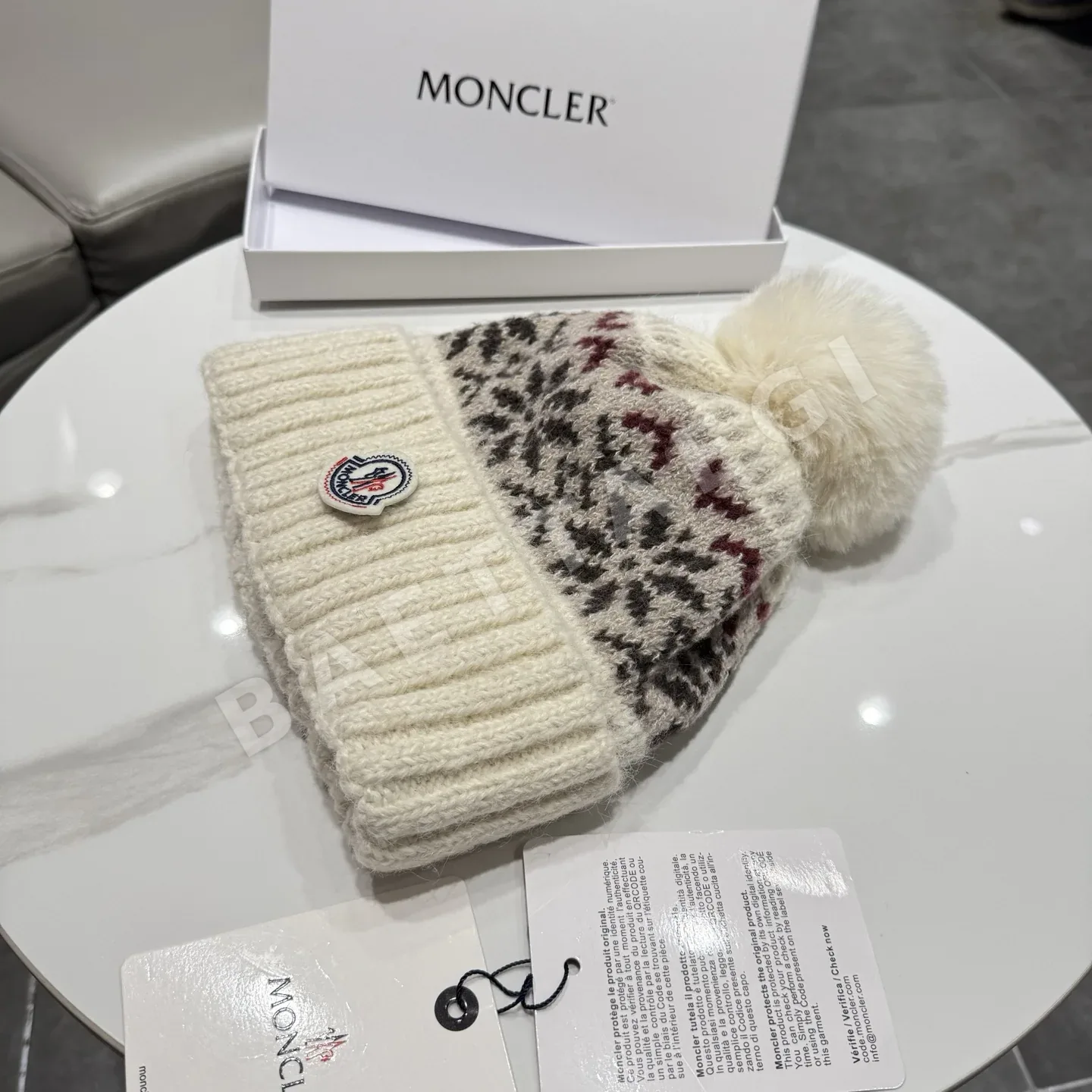 몽클레르 울 플리스 안감 여성용 니트 모자 상세 이미지 3