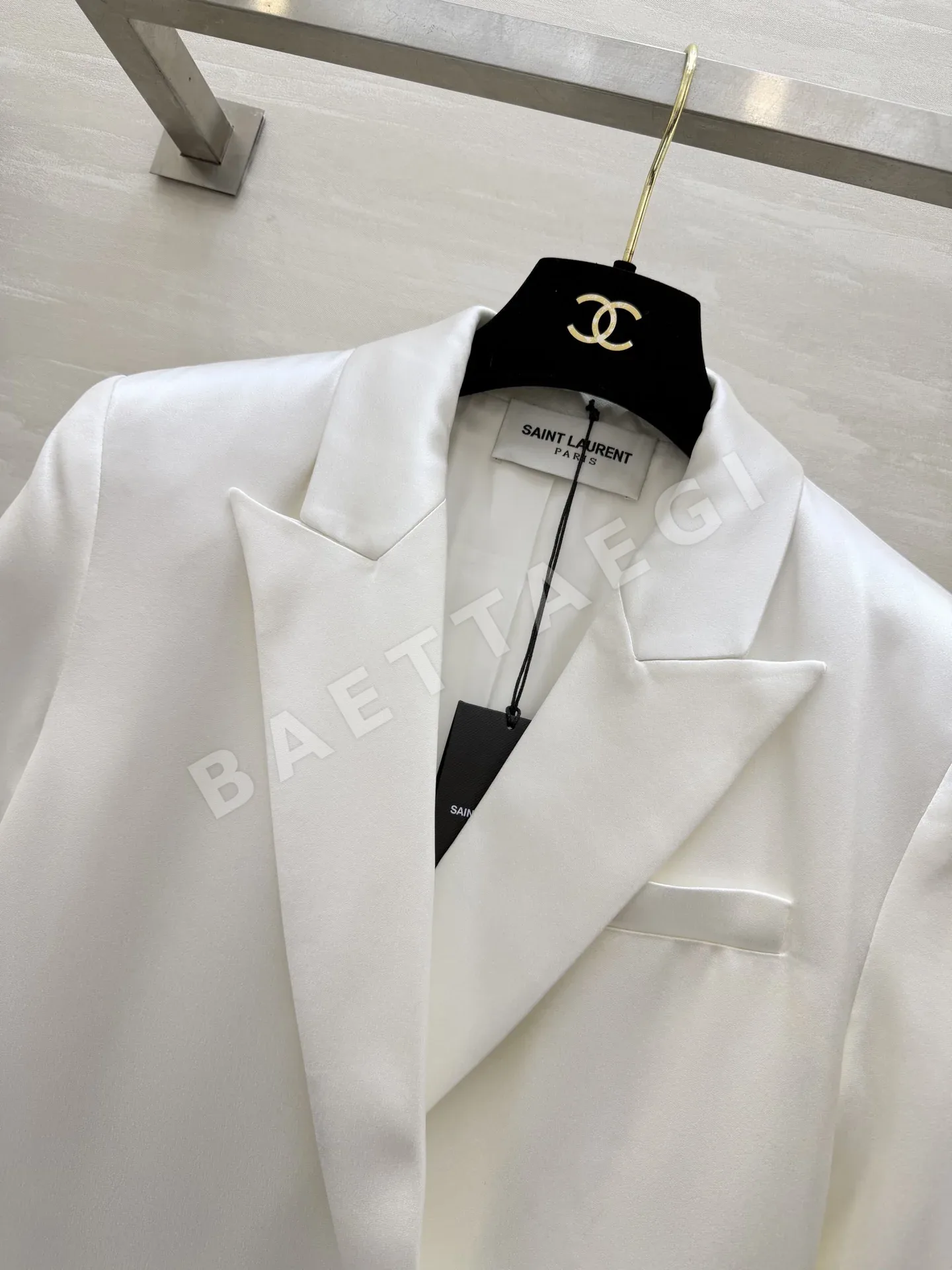 생로랑 새틴 더블 브레스티드 여성 자켓 상세 이미지 5