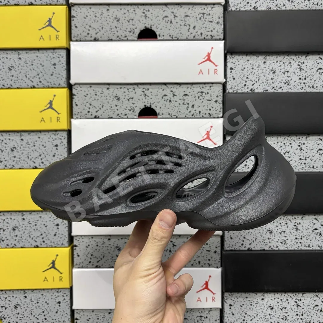 아디다스 [LW] 이지 폼 RNR HP8739 200634 Adidas Yeezy Foam RNR Onyx 상세 이미지 6