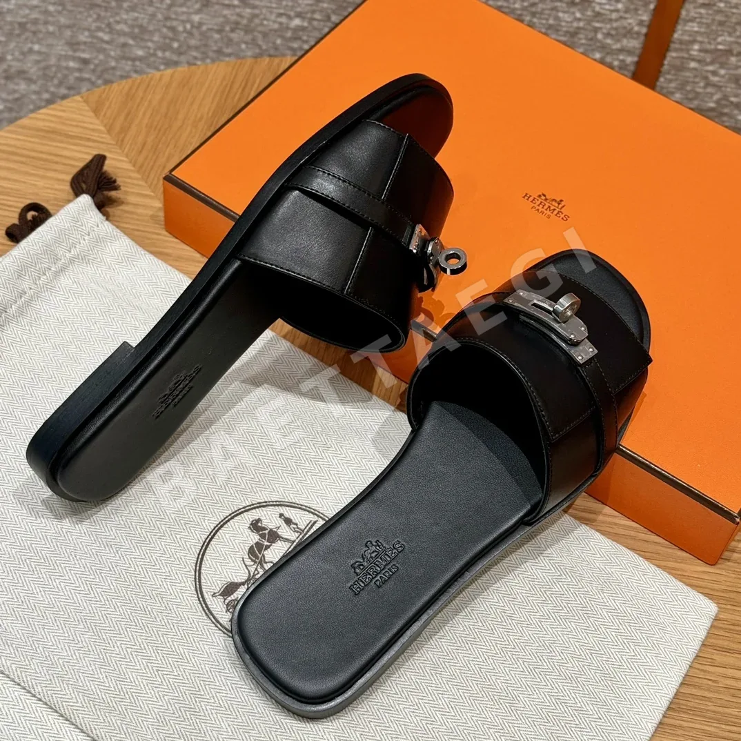 에르메스 줄리아 샌들 블랙 가죽 실버 금속 장식 상세 이미지 3
