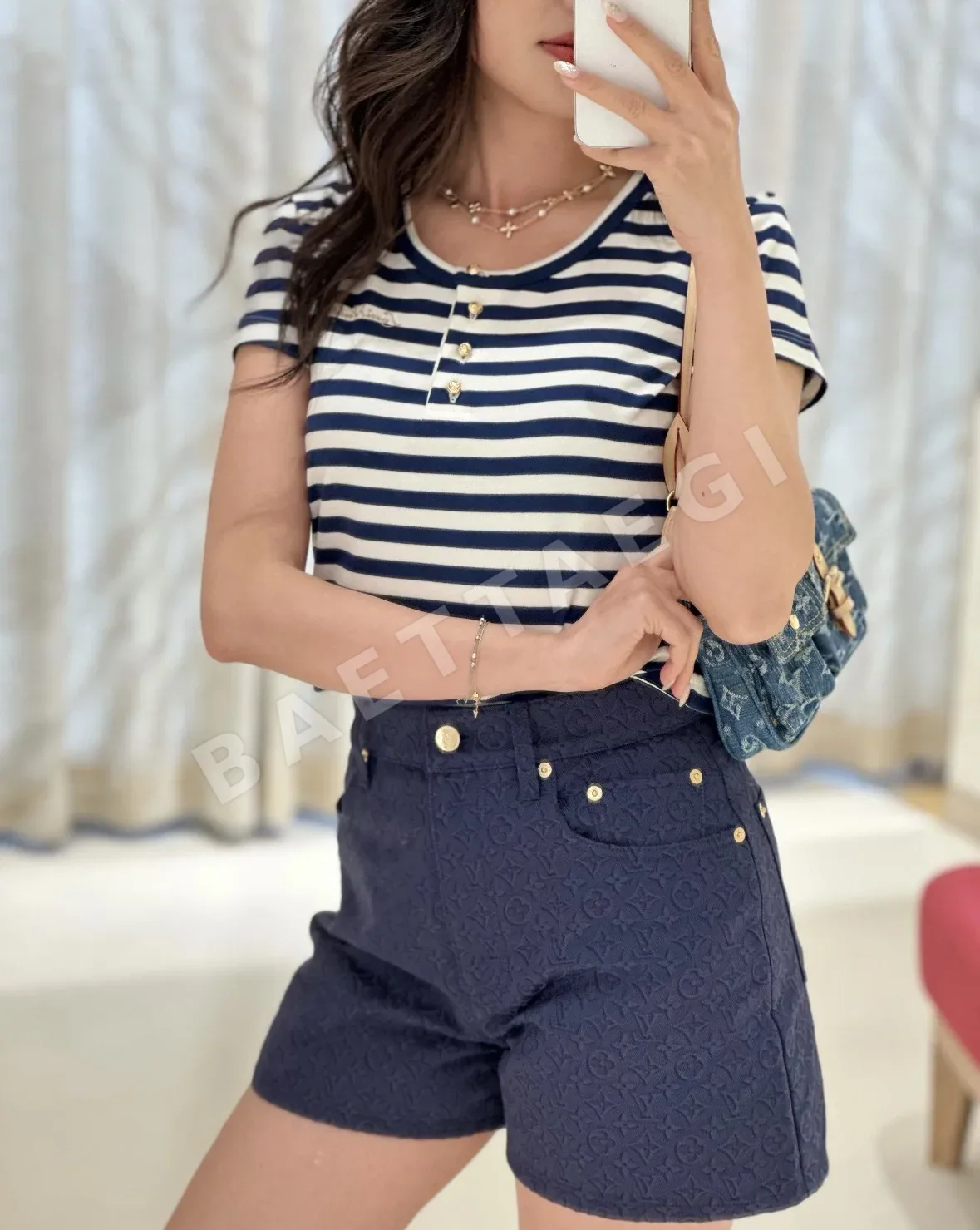 루이비통 블루 화이트 스트라이프 헨리카라 반팔 티셔츠 상세 이미지 3