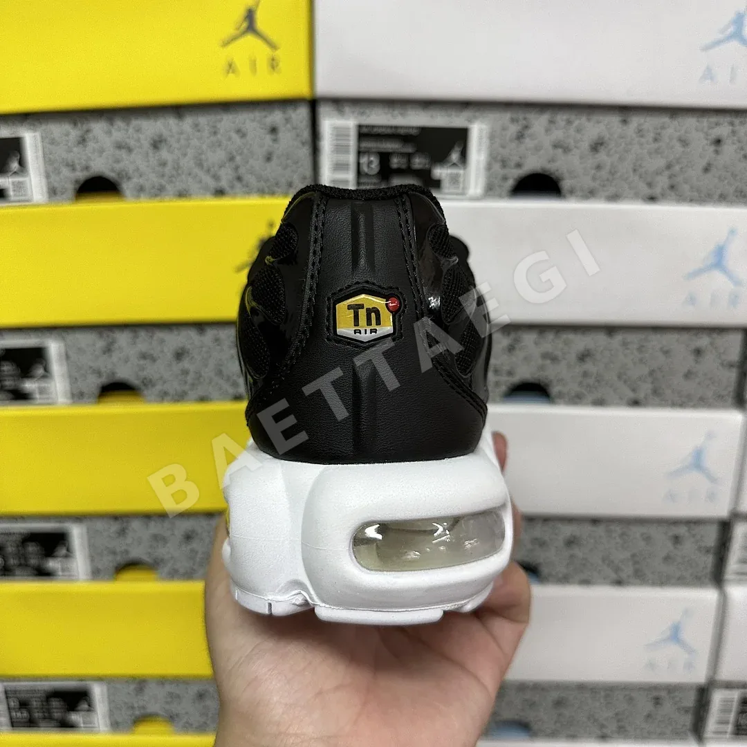 나이키 [DF] 에어 맥스 플러스 DM2362-001 201065 Nike Air Max Plus Black White 상세 이미지 4
