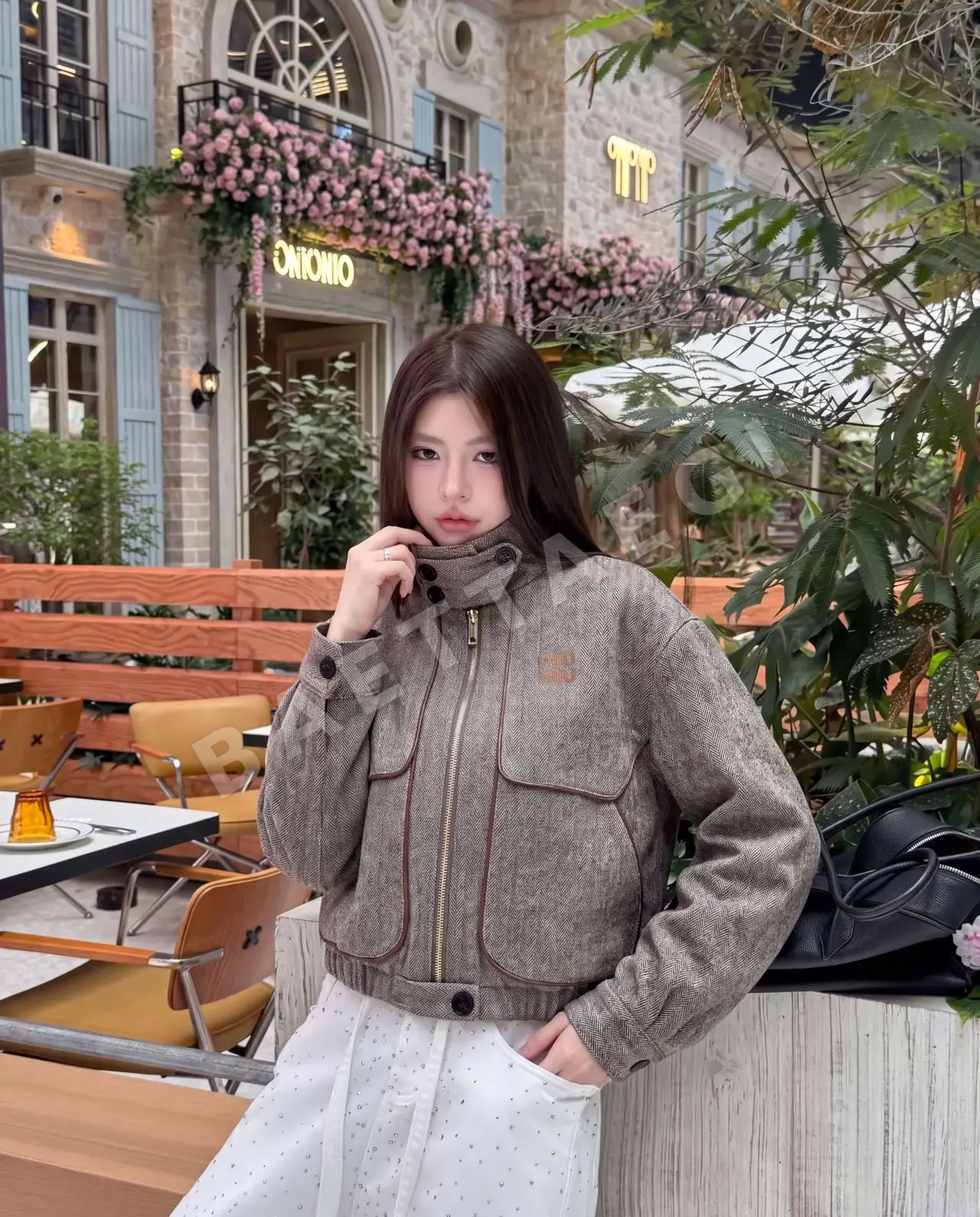 미우미우 로고 자수 헤링본 울 자켓 상세 이미지 4