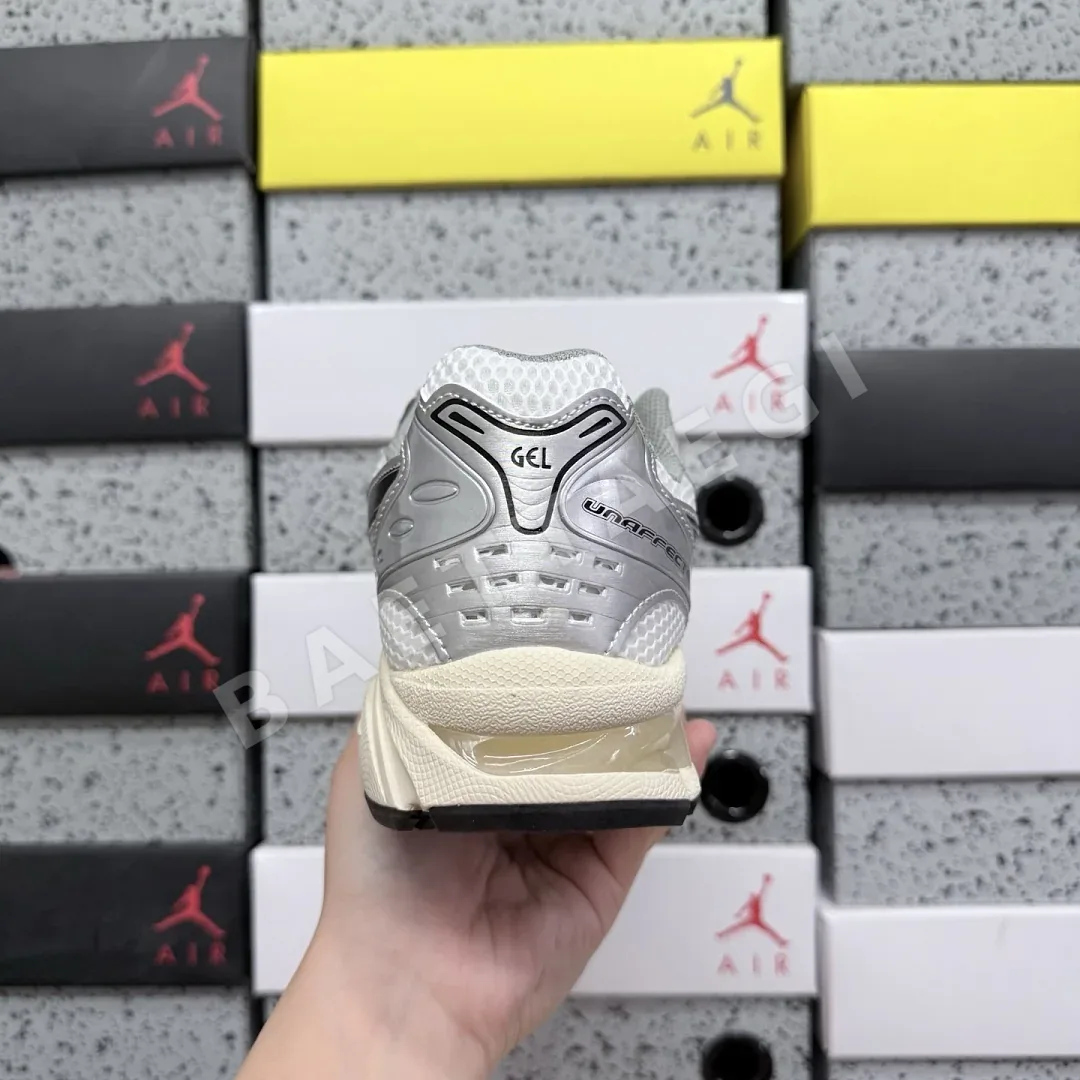 아식스 [WZ] 젤 카야노 14 1201A457-101 200399 Asics Gel-Kayano 14 JJJJound Silver Black 상세 이미지 6