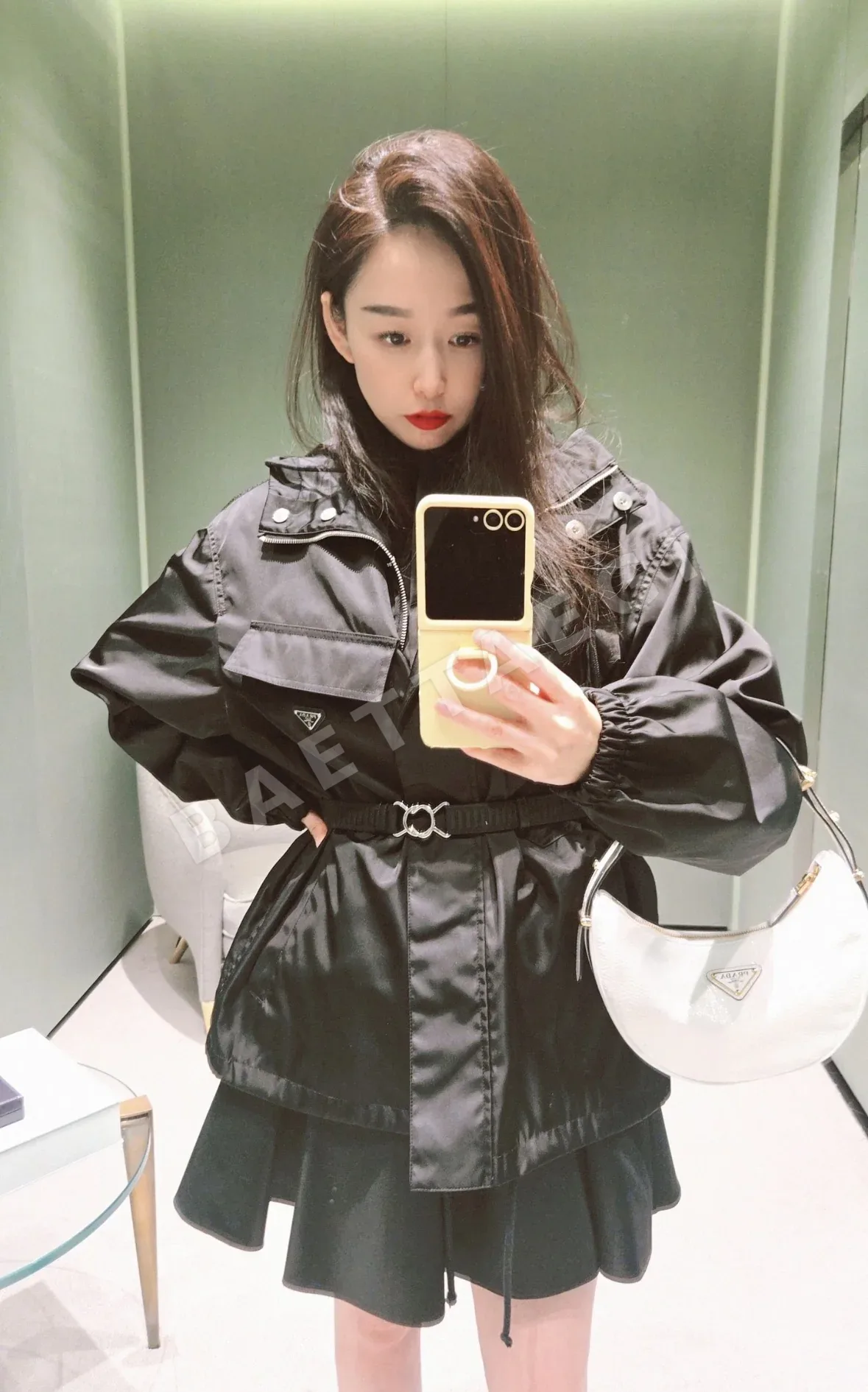 프라다 후드 허리 조절 여성 자켓 상세 이미지 7