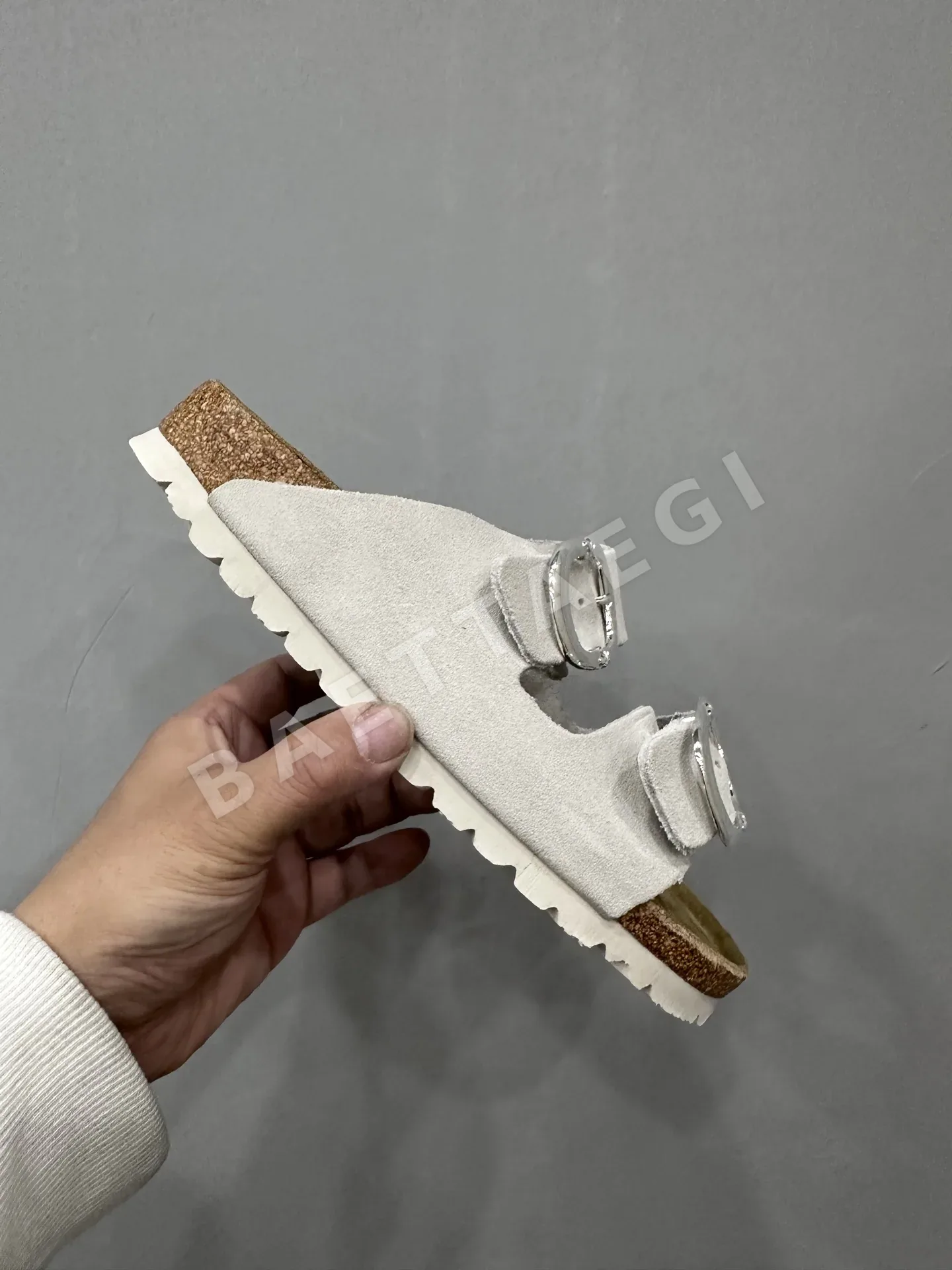 크롬하츠 샌들 그레이 스웨이드 더블 스트랩 상세 이미지 3