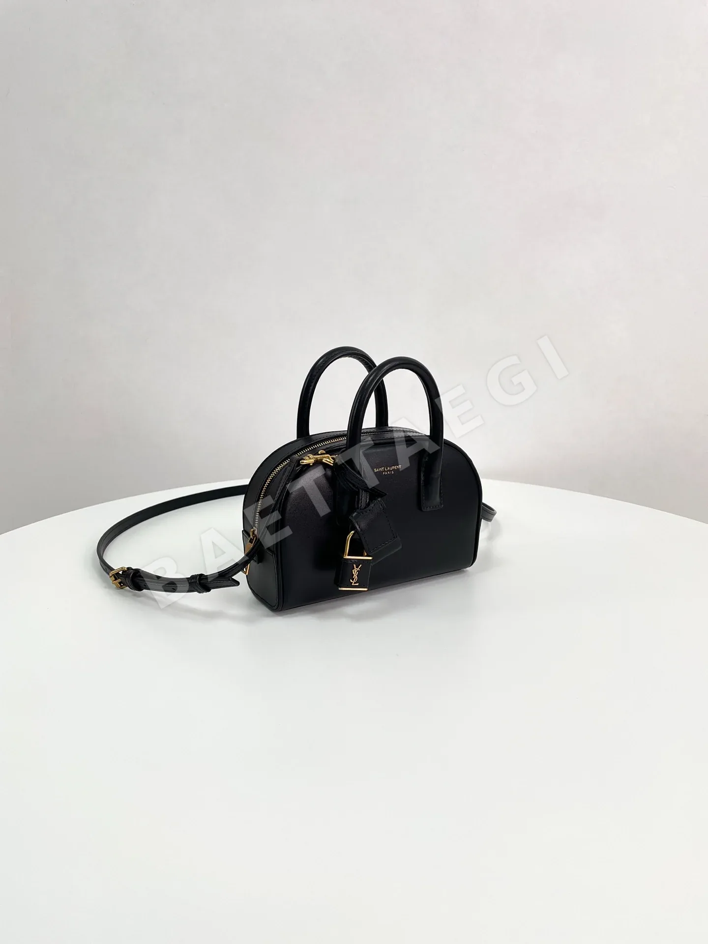 생로랑 SAC DE JOUR 미니 보스턴 가방 상세 이미지 2