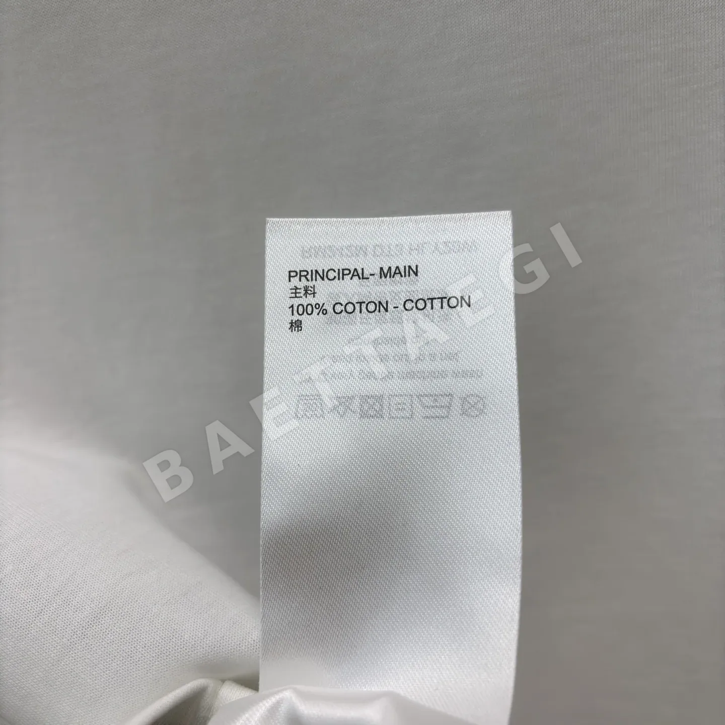 루이비통 흑백 프린트 반팔 티셔츠 상세 이미지 9