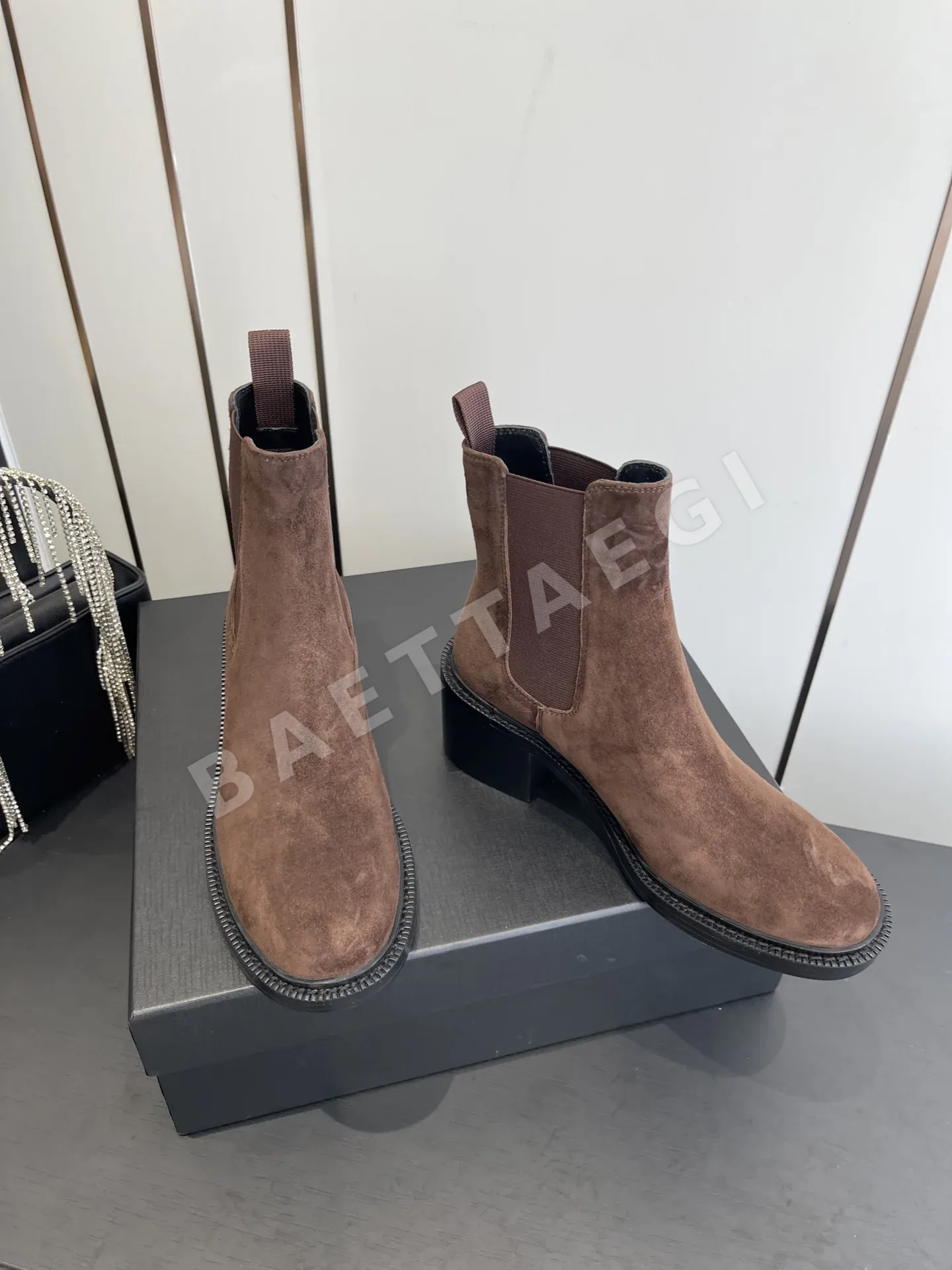 생로랑 브로그 스타일 첼시 앵클 부츠 9409 상세 이미지 7