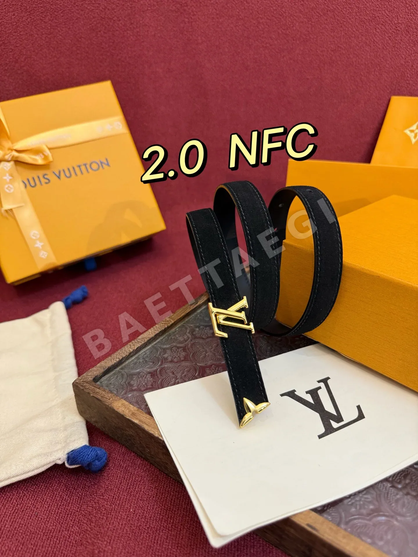 루이비통 골드 LV 이니셜 버클 스웨이드 벨트 상세 이미지 6
