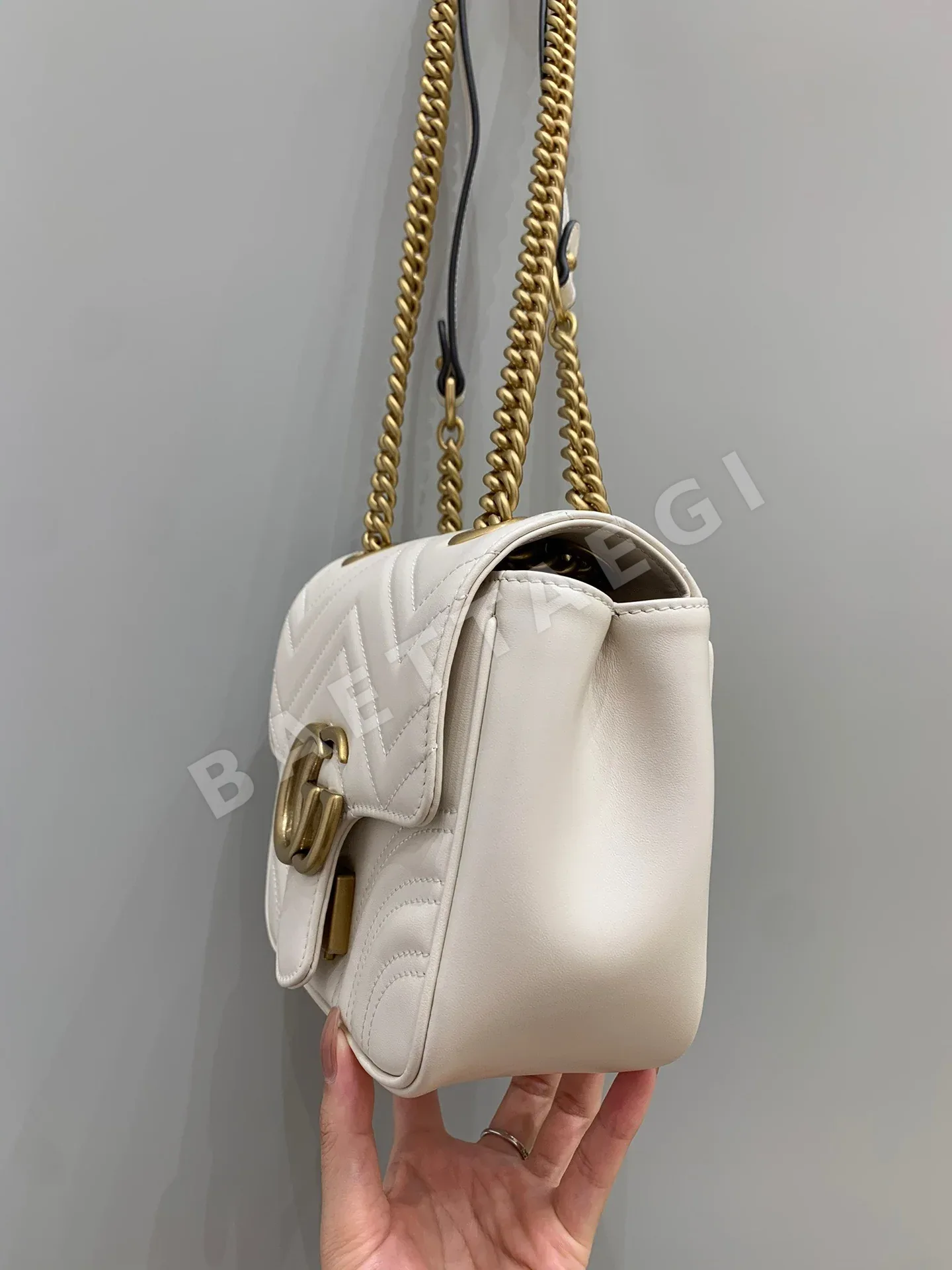 구찌 흰색 가죽 미니 사각 가방 18CM739682 상세 이미지 3