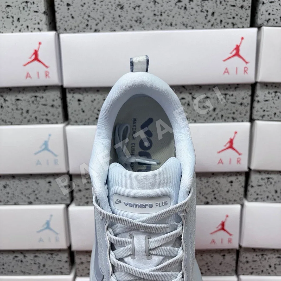 나이키 [GT] 보메로 플러스 HV8150-004 201145 Nike Vomero Plus Football Grey Ashen Slate 상세 이미지 6