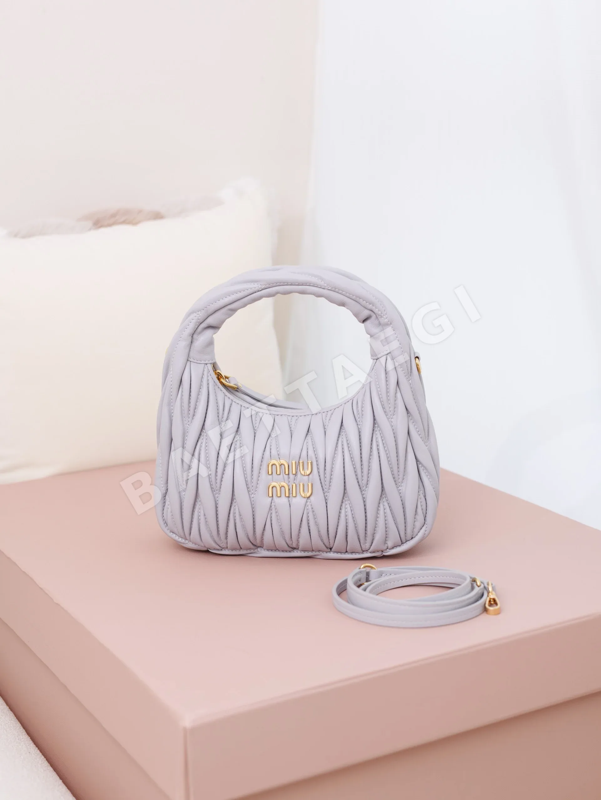 미우미우 스몰 램스킨 숄더백 68746