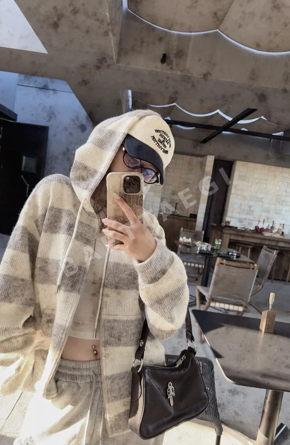 크롬하츠 블랙 미디엄 치킨너겟 가방 상세 이미지 12