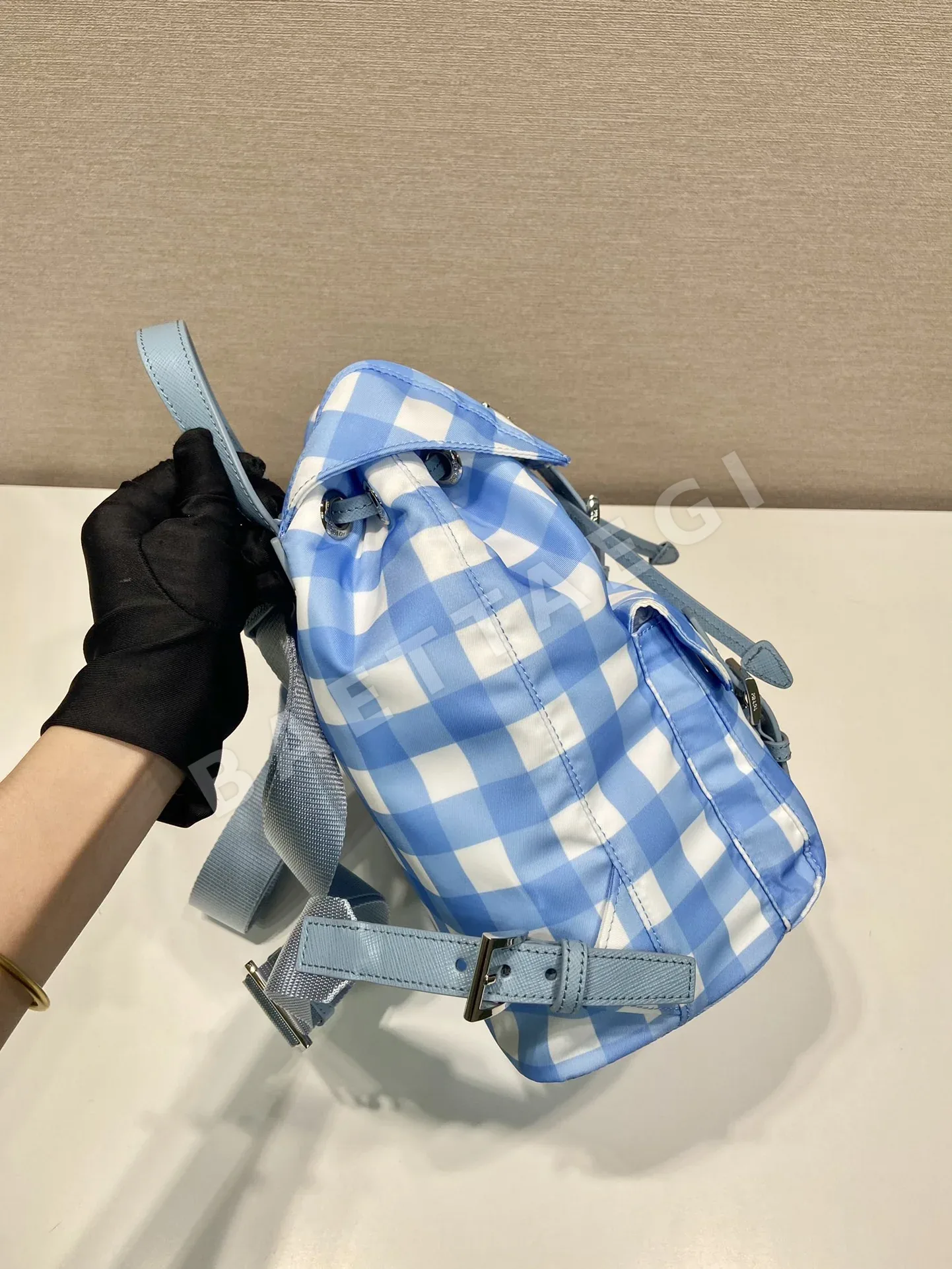 프라다 체크무늬 크로스그레인 가죽 백팩 1BZ677 상세 이미지 4