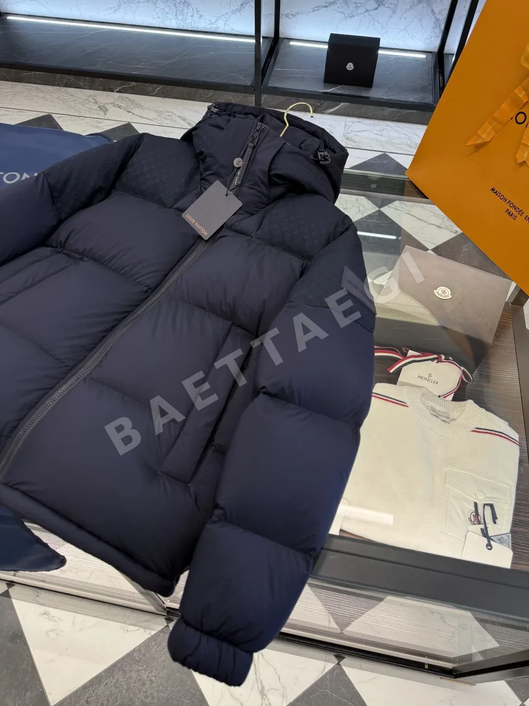 루이비통 루이 비통 모노그램 다운 블루종 블랙 컬러 후드 패딩 자켓 160072 Louis Vuitton Padding 상세 이미지 3