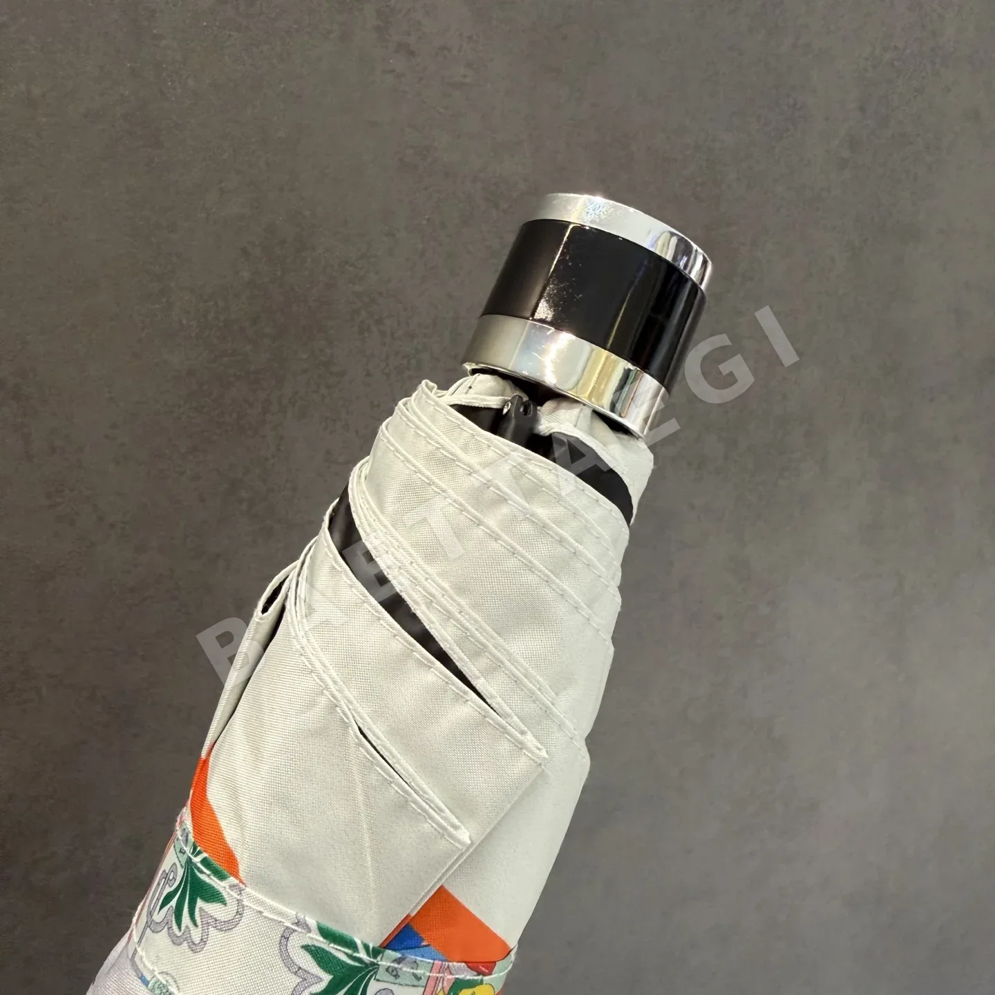 에르메스 뉴 모노그램 캔버스 하프 폴드 우산 상세 이미지 2