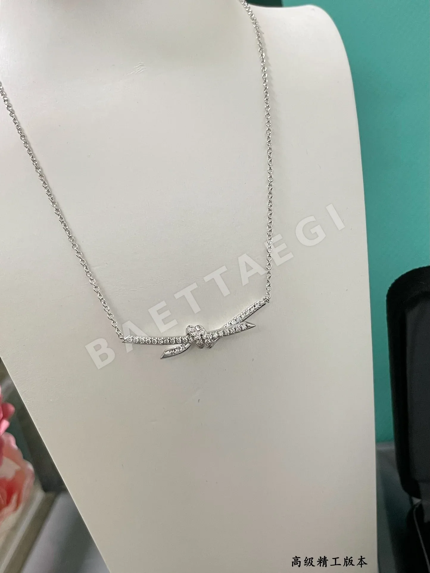티파니 다이아몬드 T 노트 목걸이 상세 이미지 6