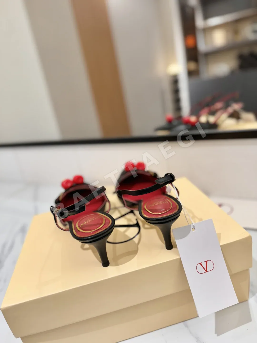 발렌티노 V 버클 브론즈 샌들 상세 이미지 8