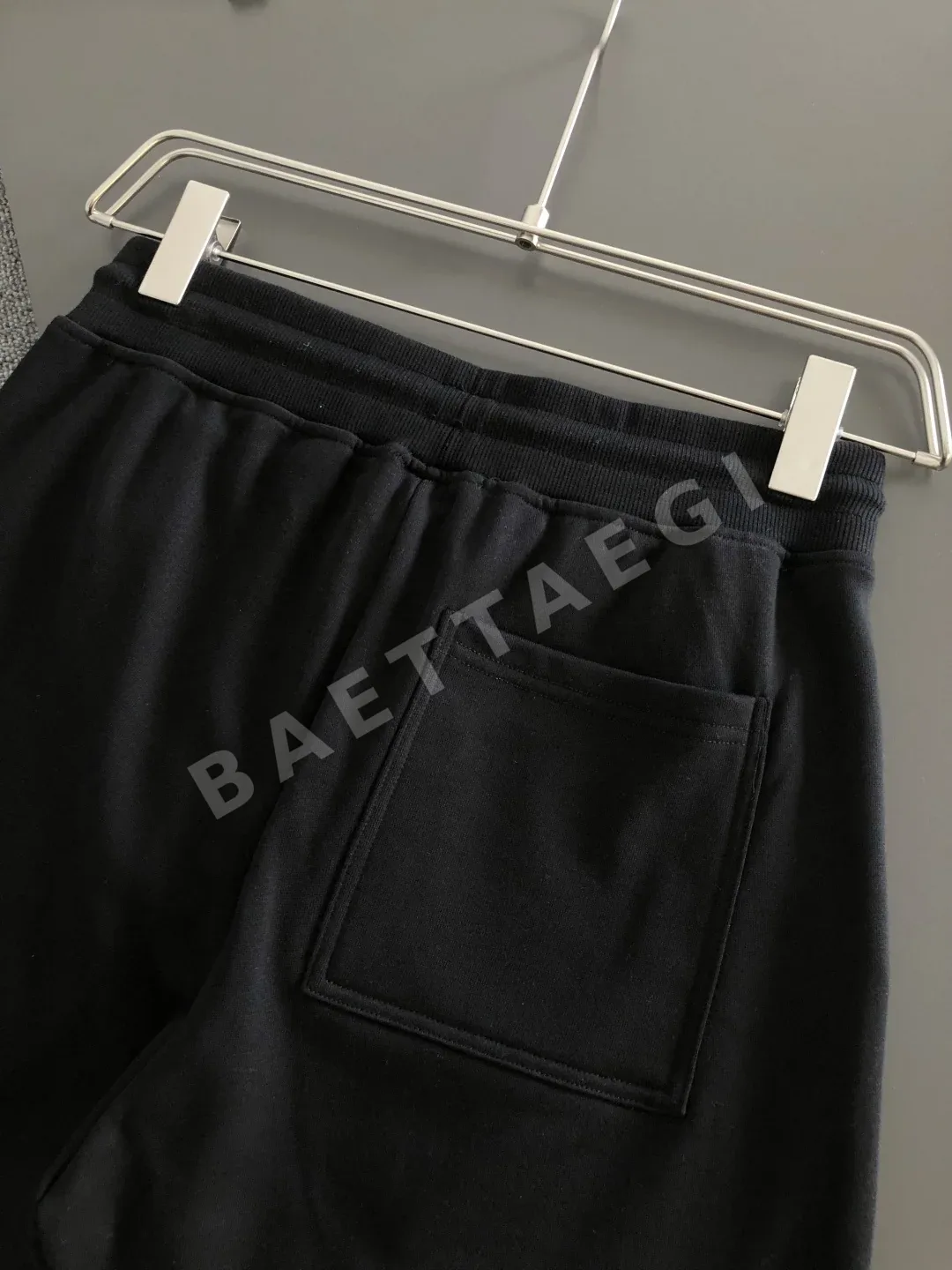 루이비통 자수 로고 드로스트링 남성 반바지 상세 이미지 9