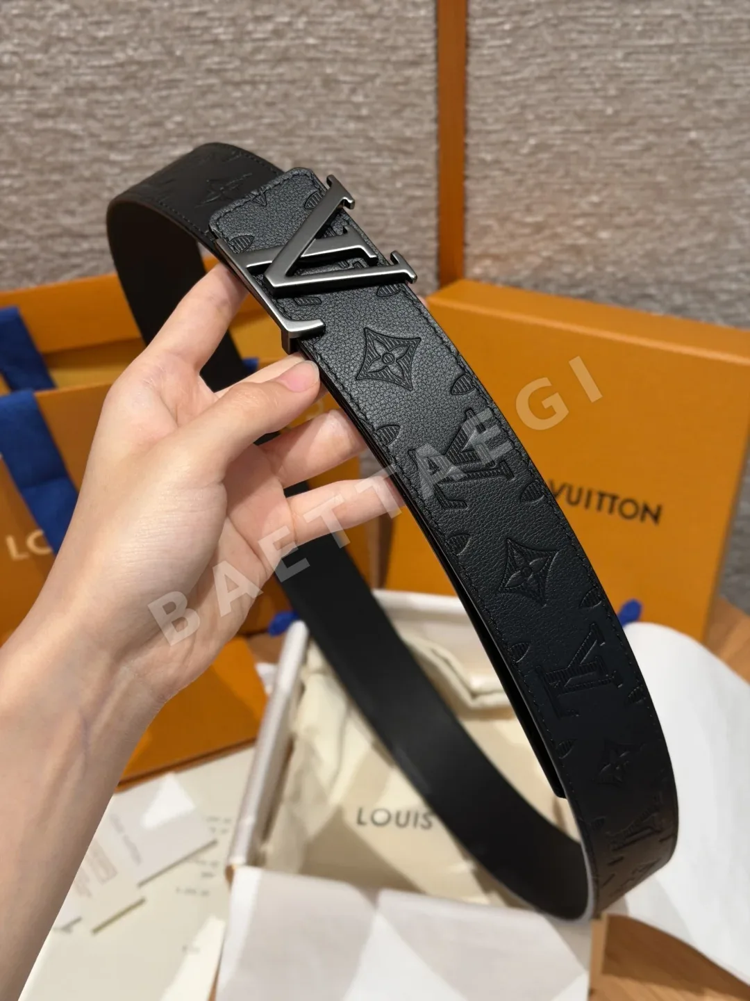 루이비통 이니셜 모노그램 리버시블 벨트 상세 이미지 4