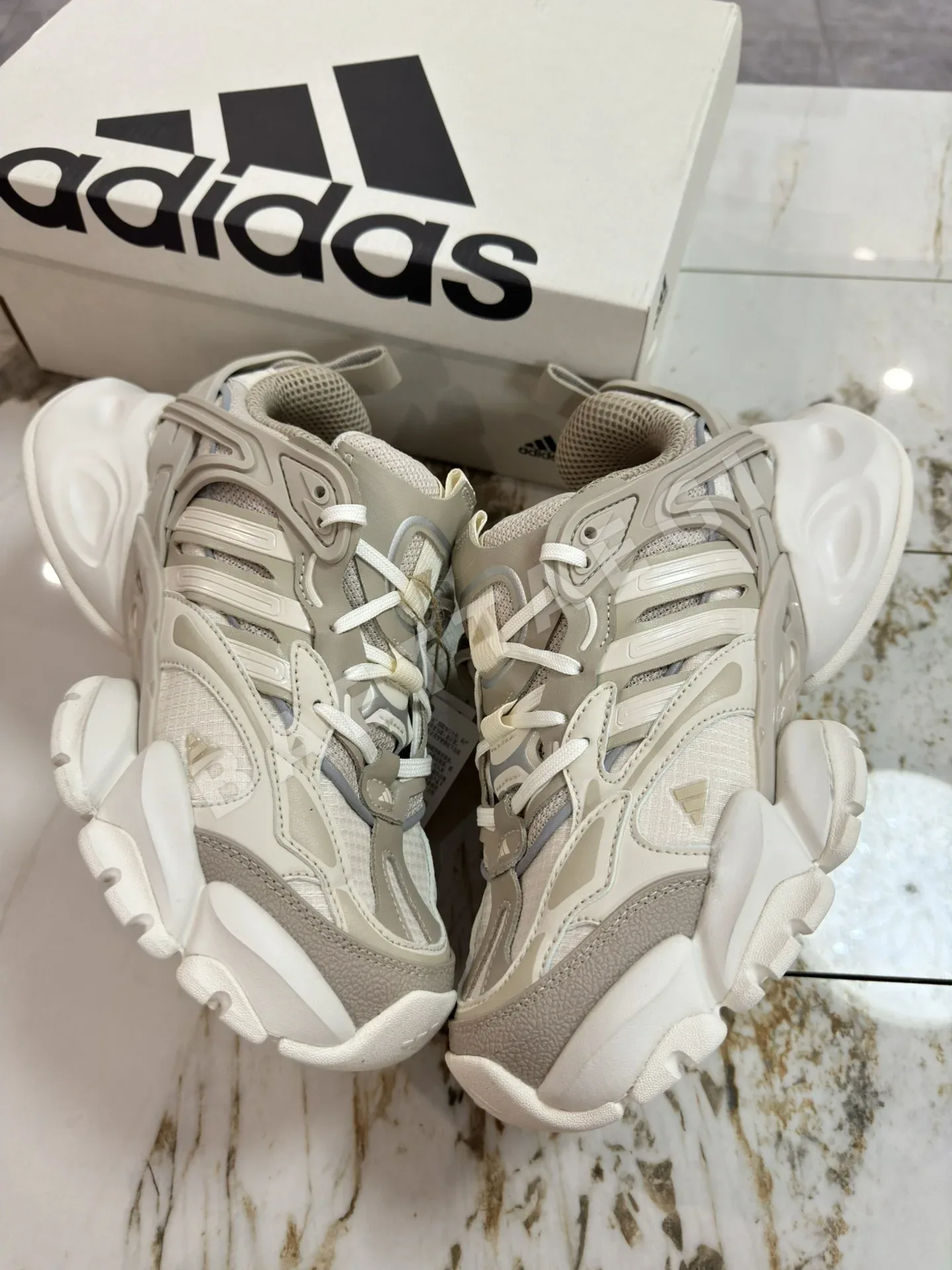 아디다스 대디 3XL 로우컷 신발 상세 이미지 2