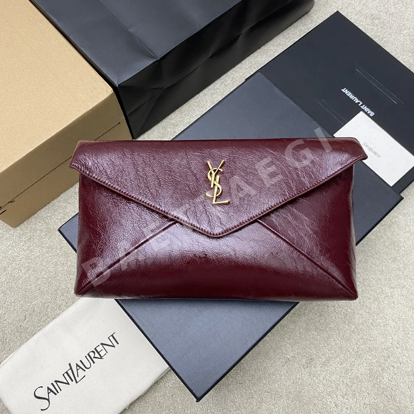 생로랑 레드 양가죽 YSL 로고 엔벨로프 클러치 가방 769307