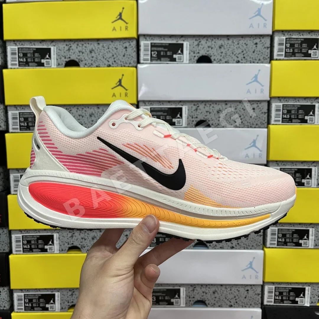 나이키 줌 보메로 18 HM6804-100 201095 Nike Zoom Vomero 18 상세 이미지 2