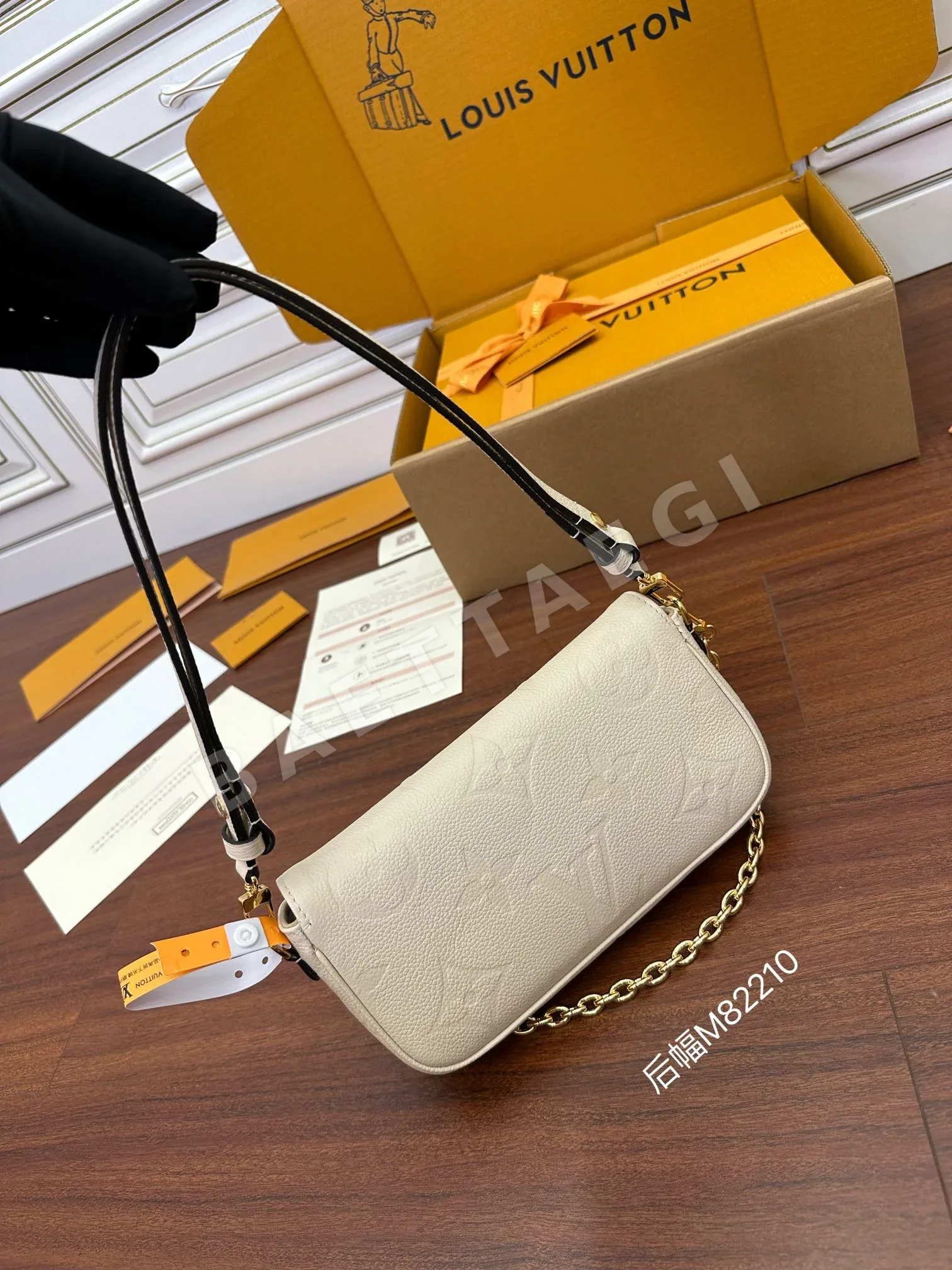루이비통 M82210 가죽 가방 상세 이미지 2