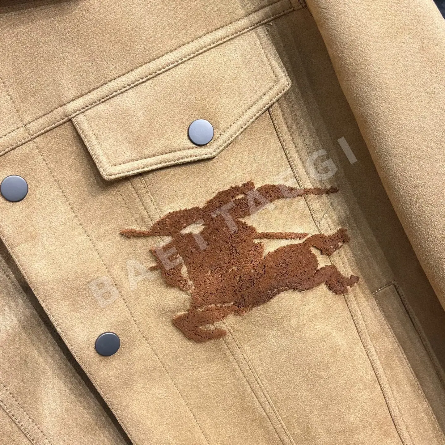 버버리 자수 패치 남성 데님 자켓 상세 이미지 7