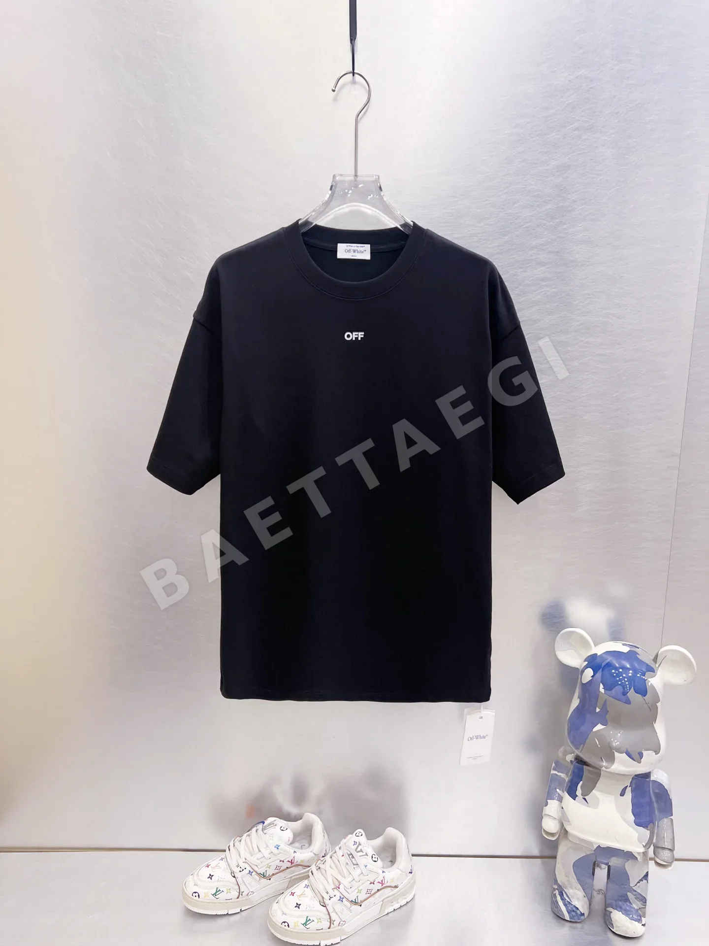 오프화이트 반팔 티셔츠 상세 이미지 5