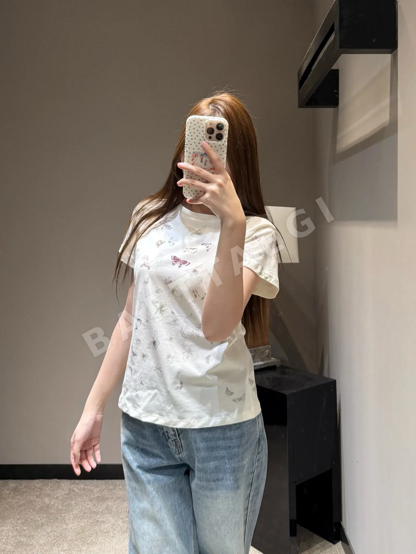 미우미우 크리미 화이트 나비 프린트 여성 반팔 상세 이미지 7