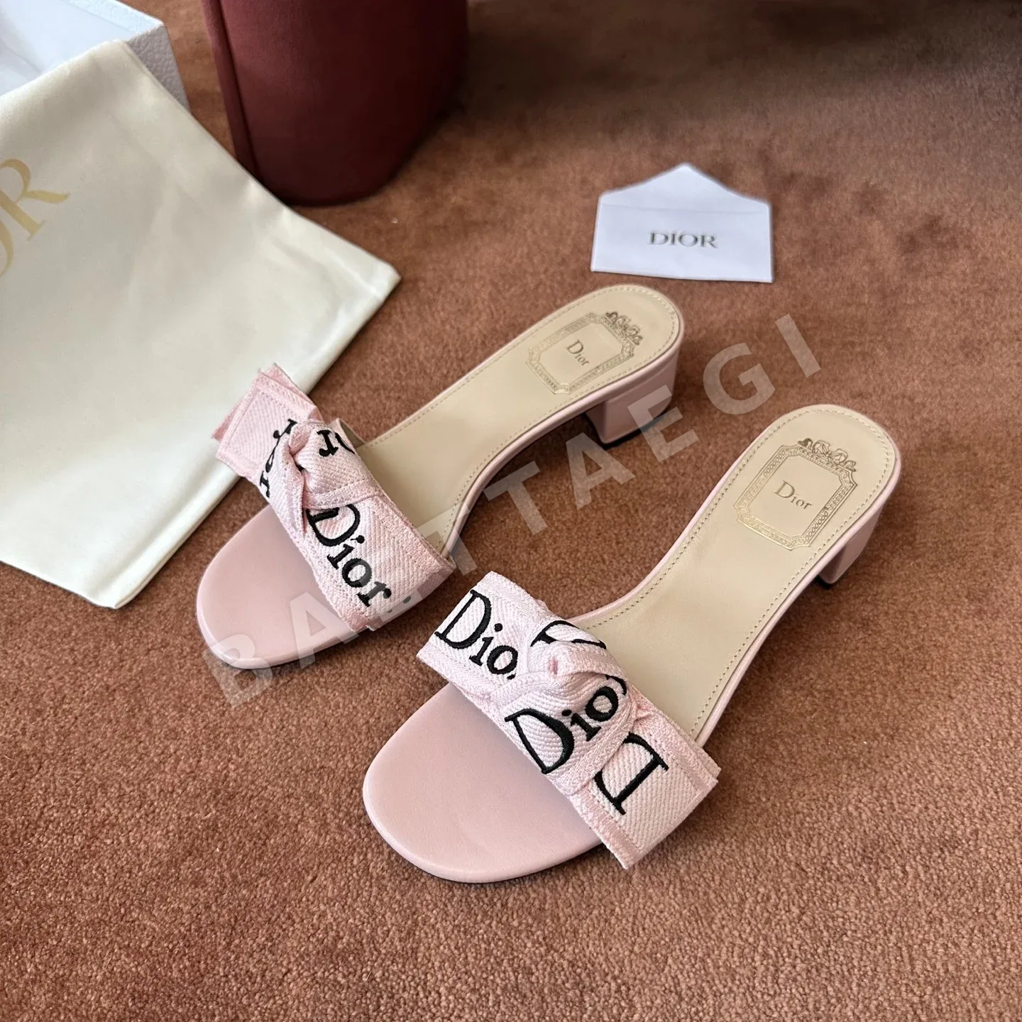 디올 로고 자수 캔버스 플랫 샌들 상세 이미지 2