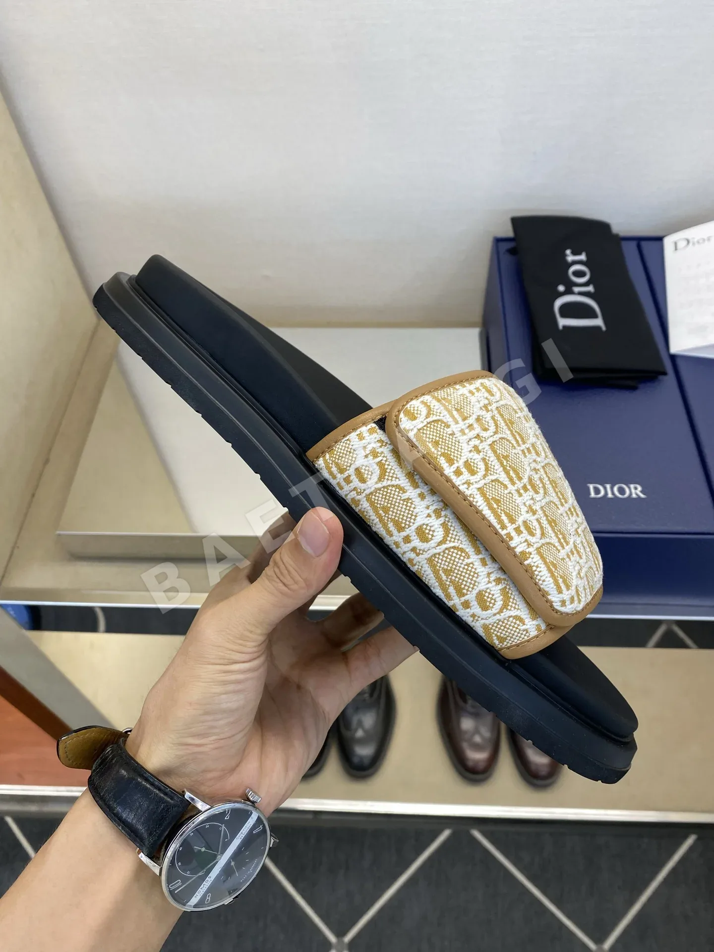 디올 남성 자수 캔버스 슬리퍼 상세 이미지 6