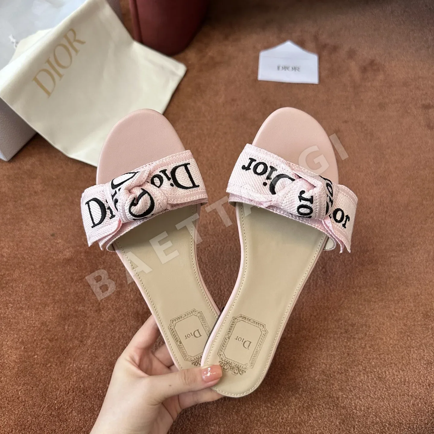 디올 로고 자수 캔버스 플랫 샌들 상세 이미지 6