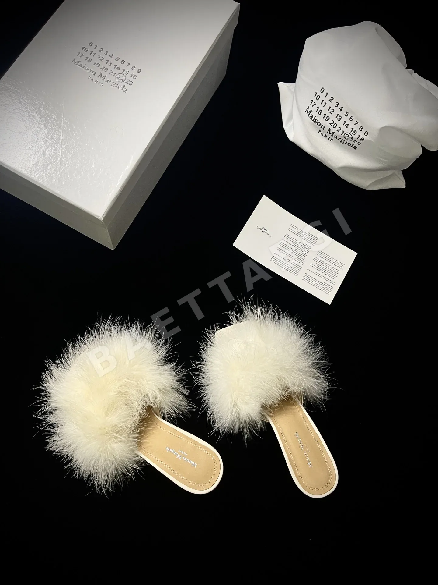 마르지엘라 터키 깃털 새틴 여성 신발 9159 상세 이미지 2
