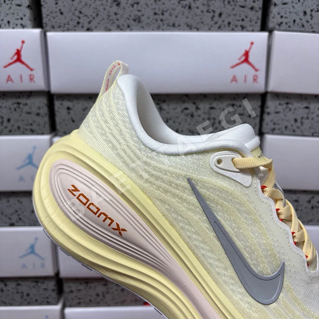 나이키 [GT] 보메로 플러스 IM5020-100 201146 Nike Vomero Plus Football Grey Ashen Slate 상세 이미지 5