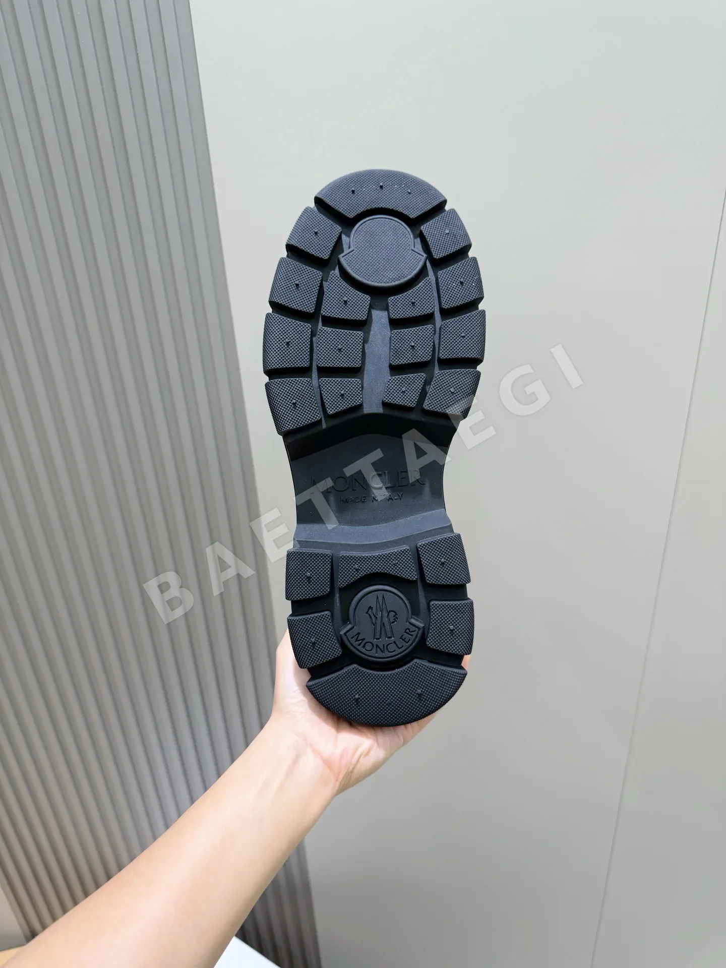 몽클레르 부츠 남성 소가죽 하이컷 상세 이미지 9