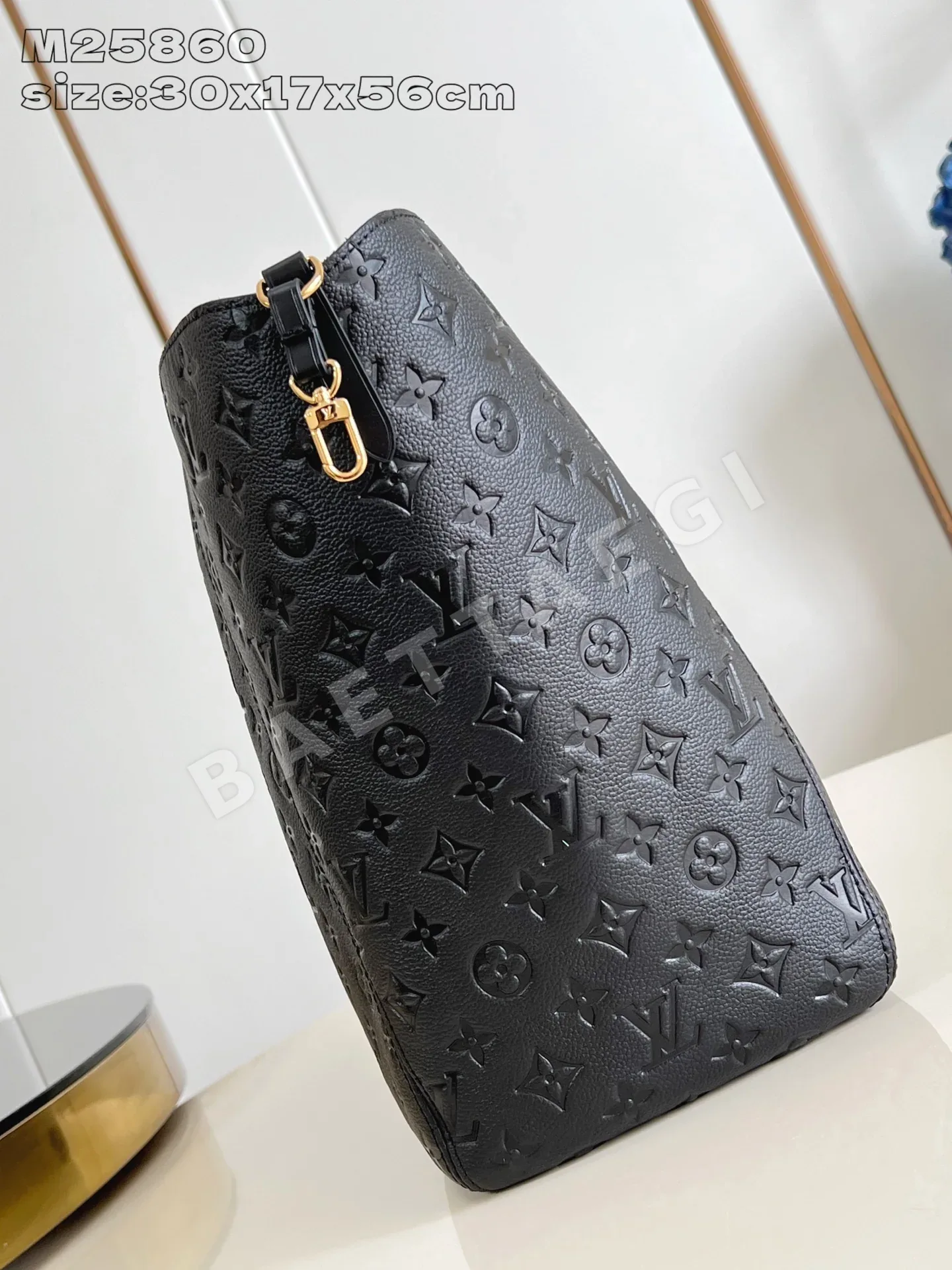 루이비통 엠보싱 블랙 미디엄 토트백 M25860 상세 이미지 6