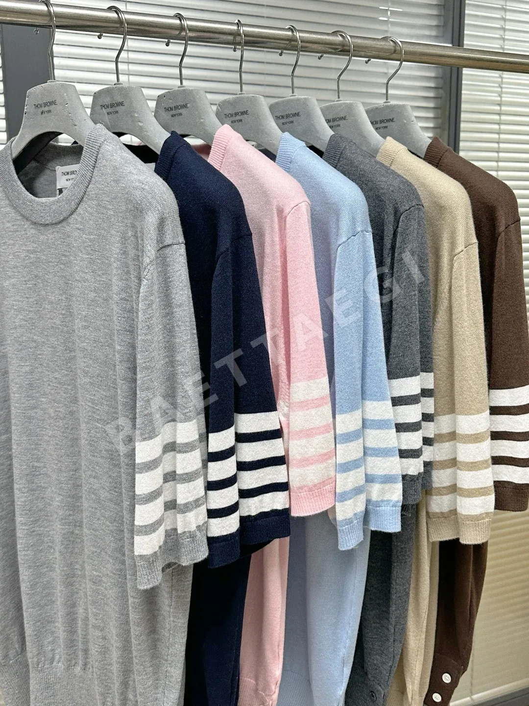 톰브라운 클래식 파인 울 니트 남성 반팔 티셔츠 상세 이미지 5