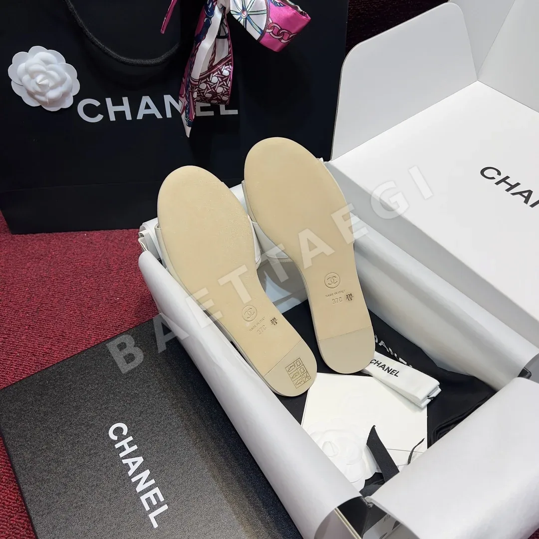 샤넬 더블 C 펄 라인석 버클 램스킨 슬리퍼 상세 이미지 8