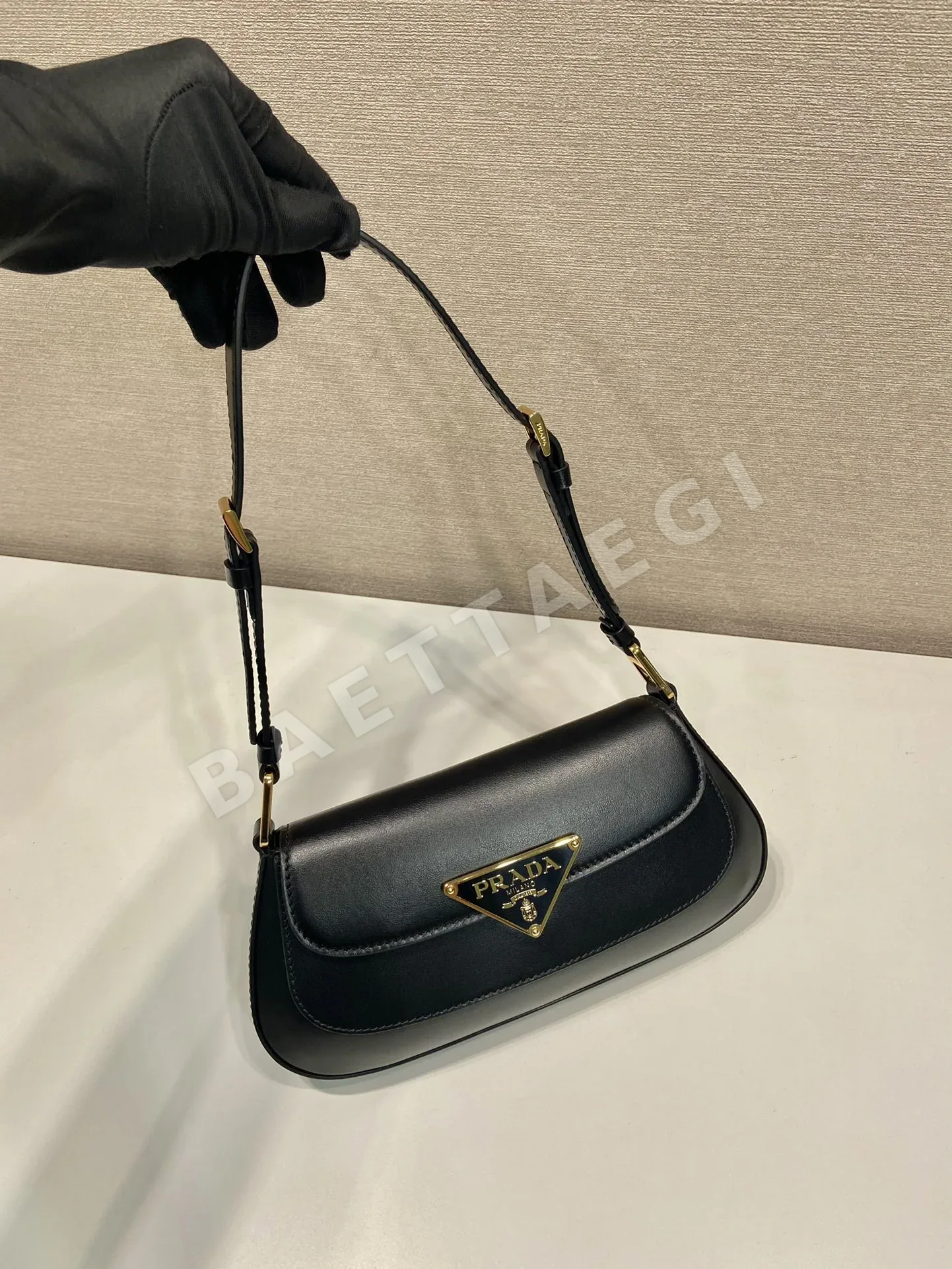 프라다 무지 언더암 숄더백 1BD345 상세 이미지 2