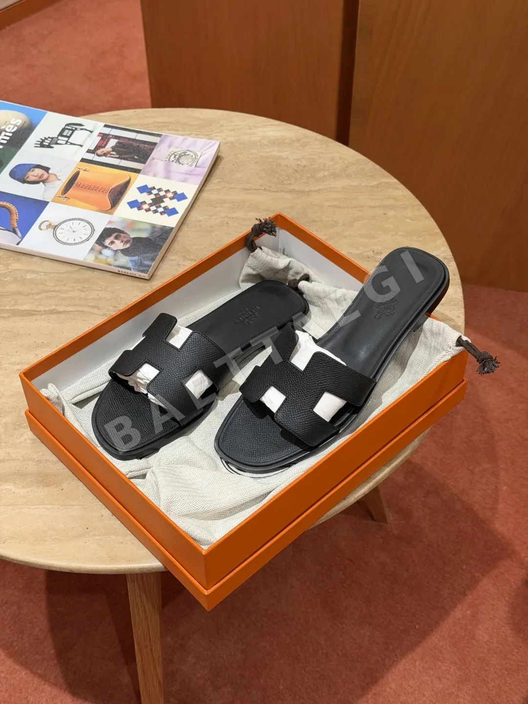 에르메스 오란 샌들 블랙 가죽 H 컷아웃 상세 이미지 3