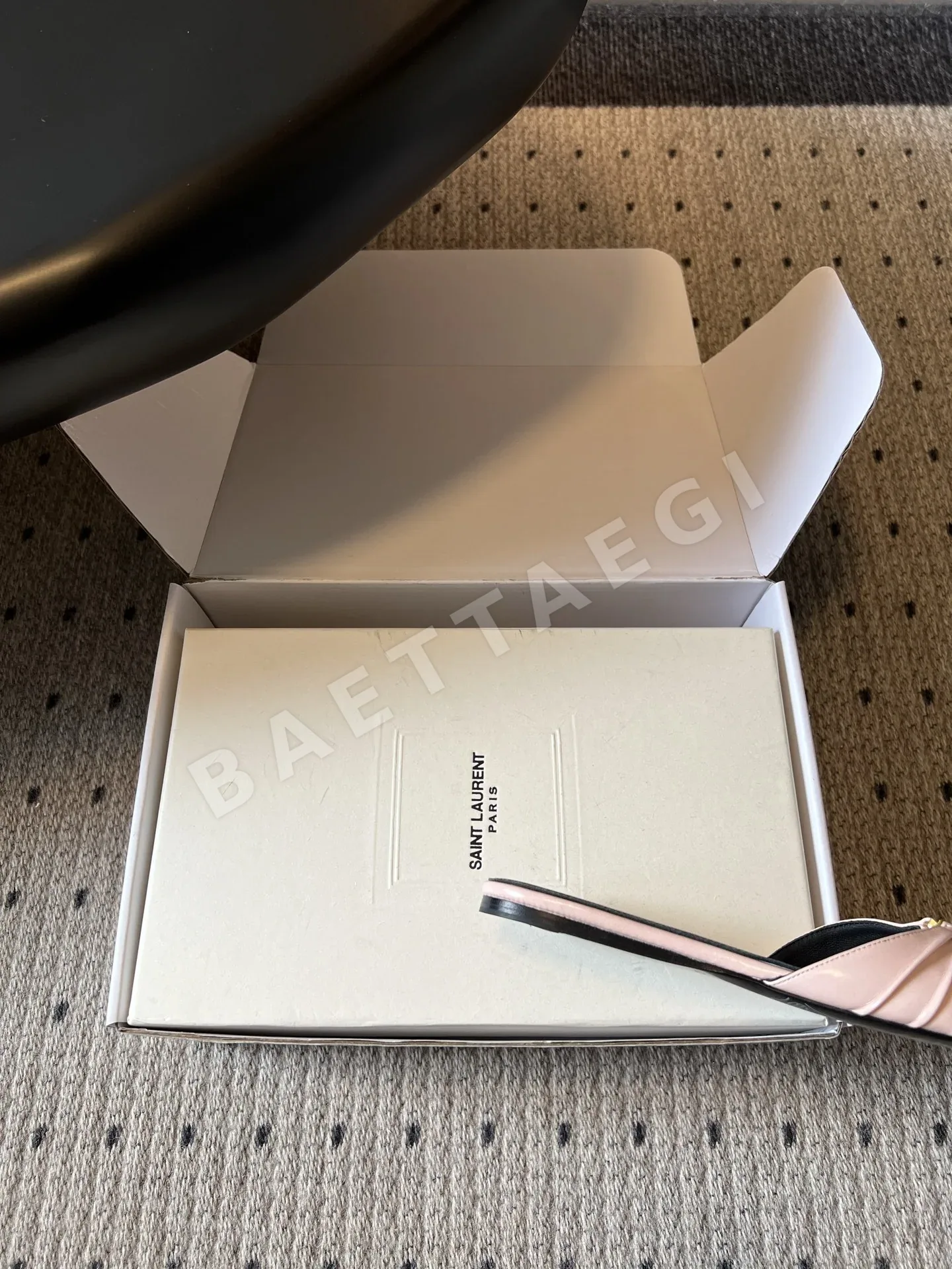 생로랑 플리츠 YSL 버클 플랫 샌들 상세 이미지 9