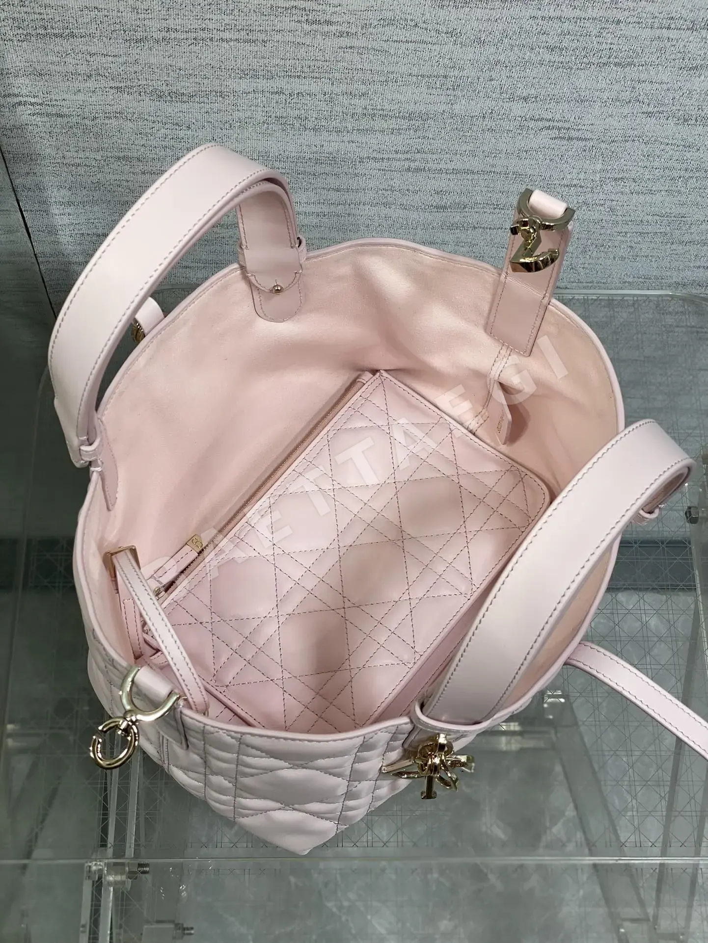 디올 뚜주흐 블랙 카프스킨 토트백 상세 이미지 8