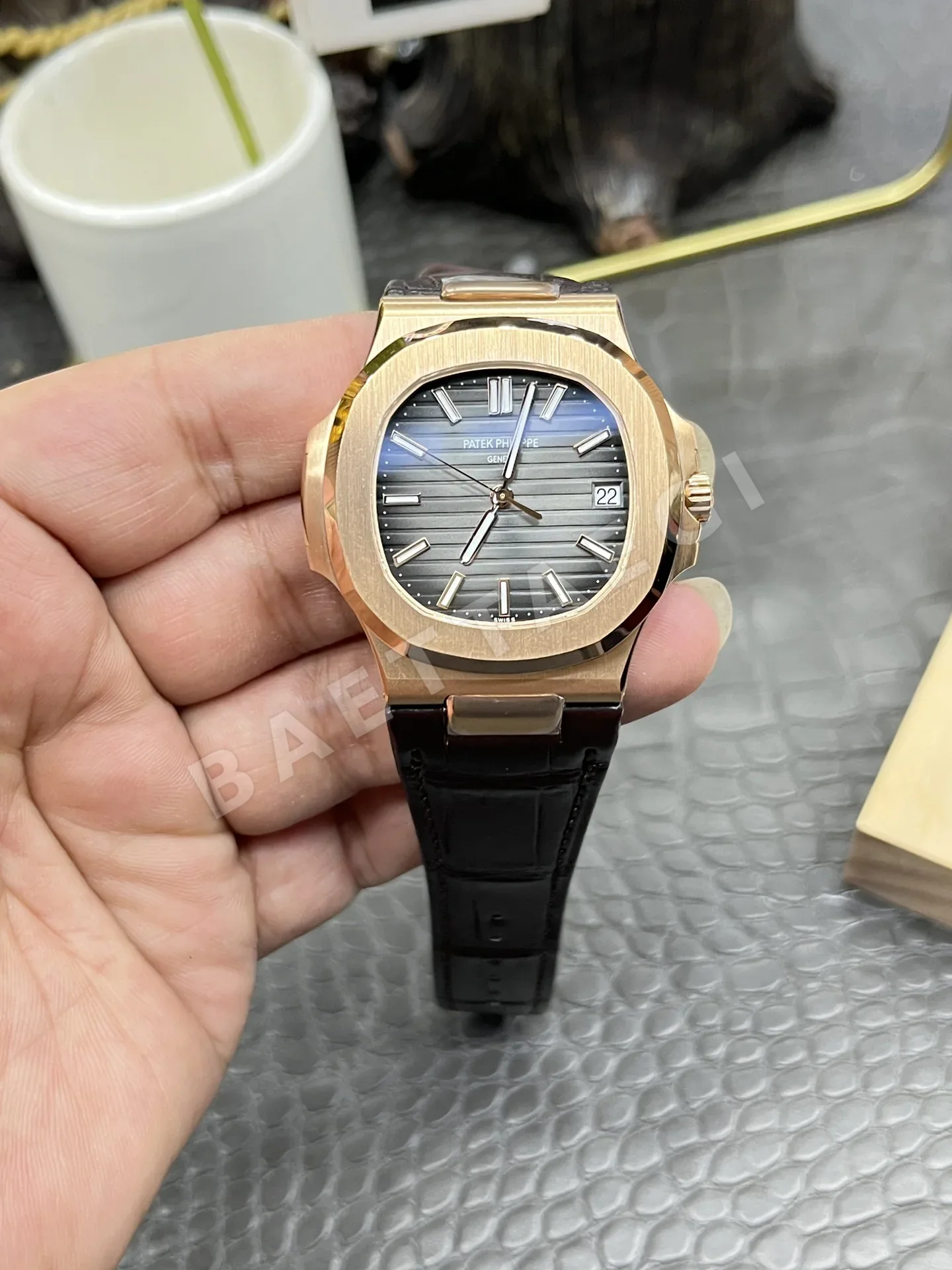 파텍필립 노틸러스 5711 자동 레더스트랩 그레이 다이얼 로즈골드 3K 공장 레플리카 43986 Patek Philippe