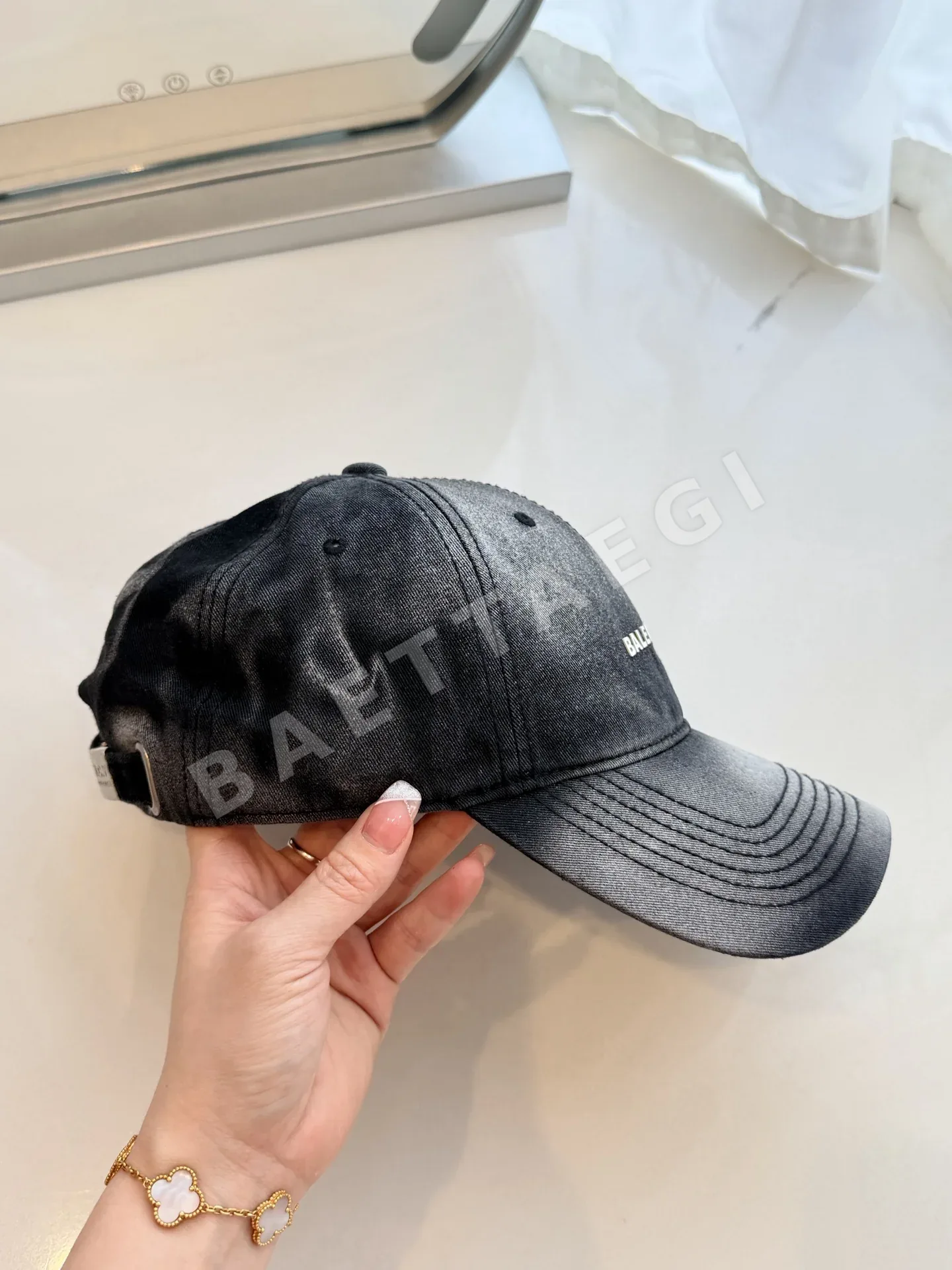발렌시아가 워시드 데님 베이스볼 캡 상세 이미지 6